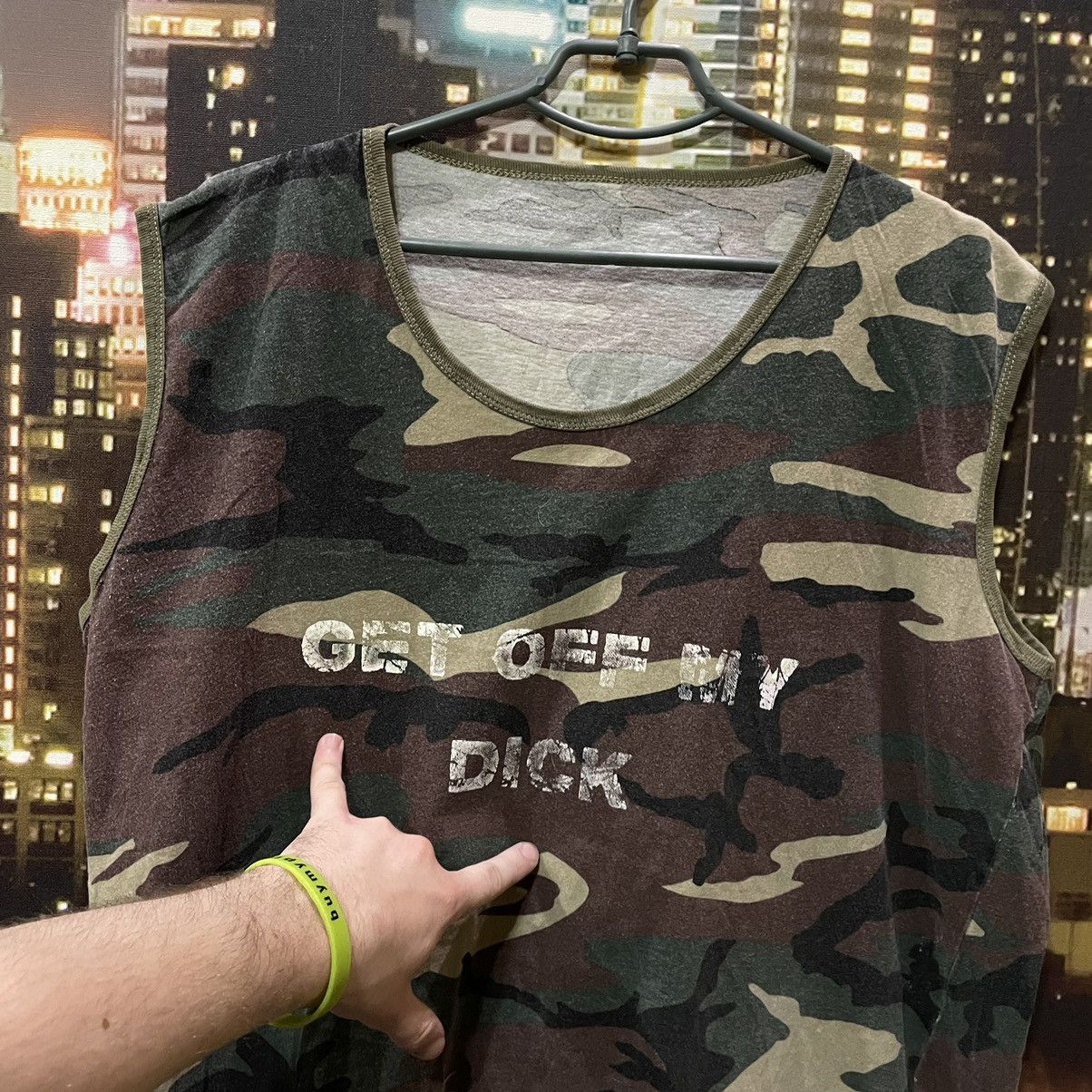 Vintage Vintage 90s Camo Graphic Tee Humorous Streetwear Skate M Size US M / EU 48-50 / 2 - 4 Thumbnail
