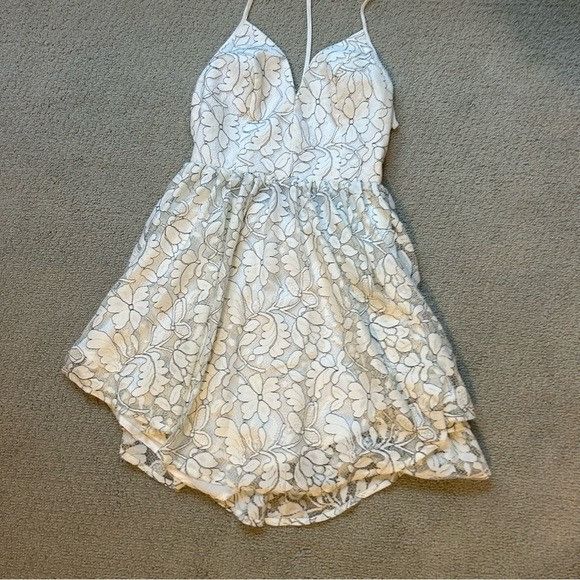 NBD NBD Revolve Women’s Lace Dress White Black Open Back Romper Size XS / US 0-2 / IT 36-38 - 4 Thumbnail