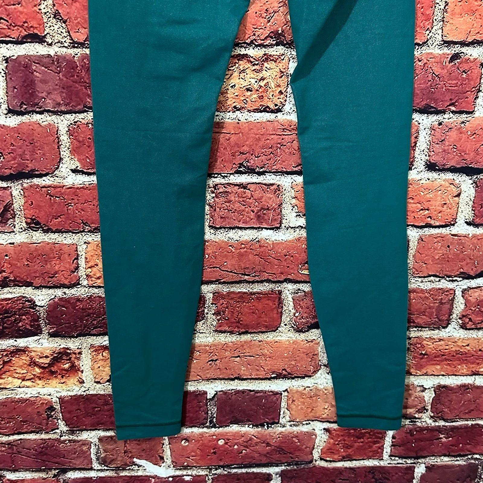 Lululemon Lululemon full through leggings size 4 Size 27" / US 4 / IT 40 - 6 Thumbnail