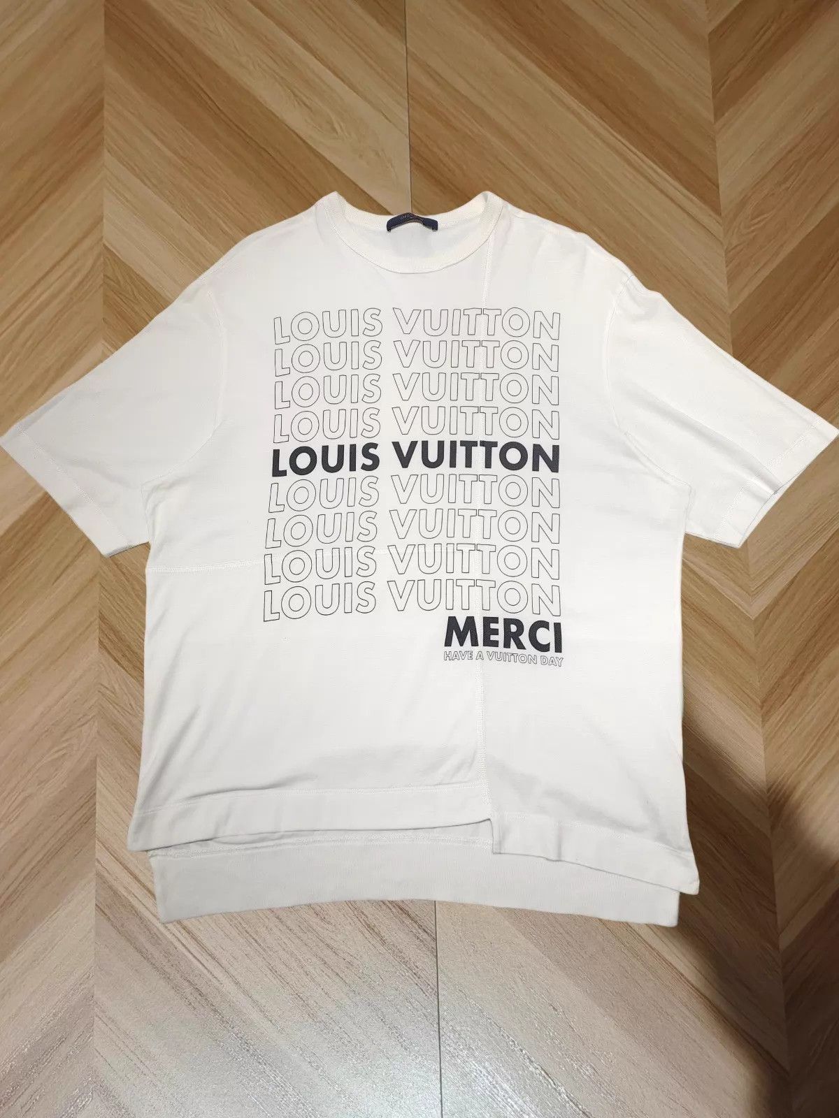 Louis Vuitton LV Logo Print Short Sleeve Tee Size US S / EU 44-46 / 1 - 1 Thumbnail
