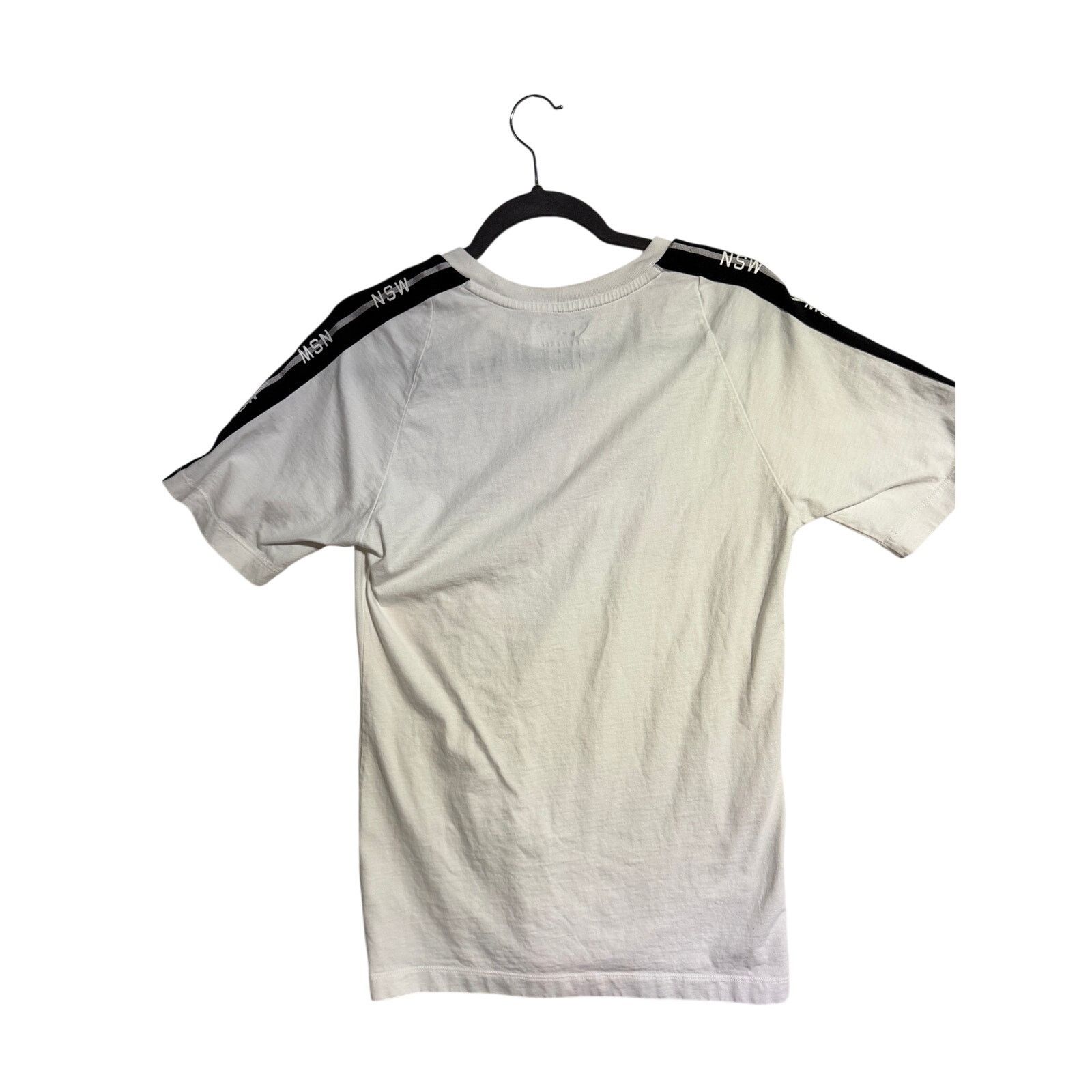 Nike Nike NSW Graphic Shirt White Red Swoosh Streetwear sz small Size US S / EU 44-46 / 1 - 6 Thumbnail