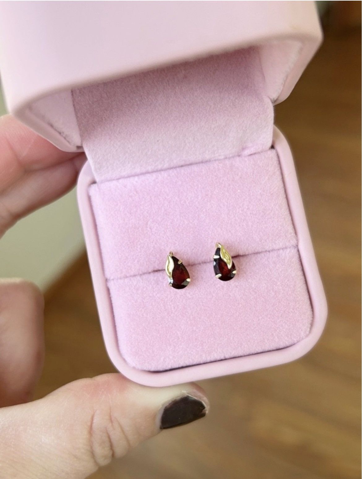 Other Estate Vintage Natural Garnet and 14kt Gold Stud Earrings Size ONE SIZE - 12 Thumbnail