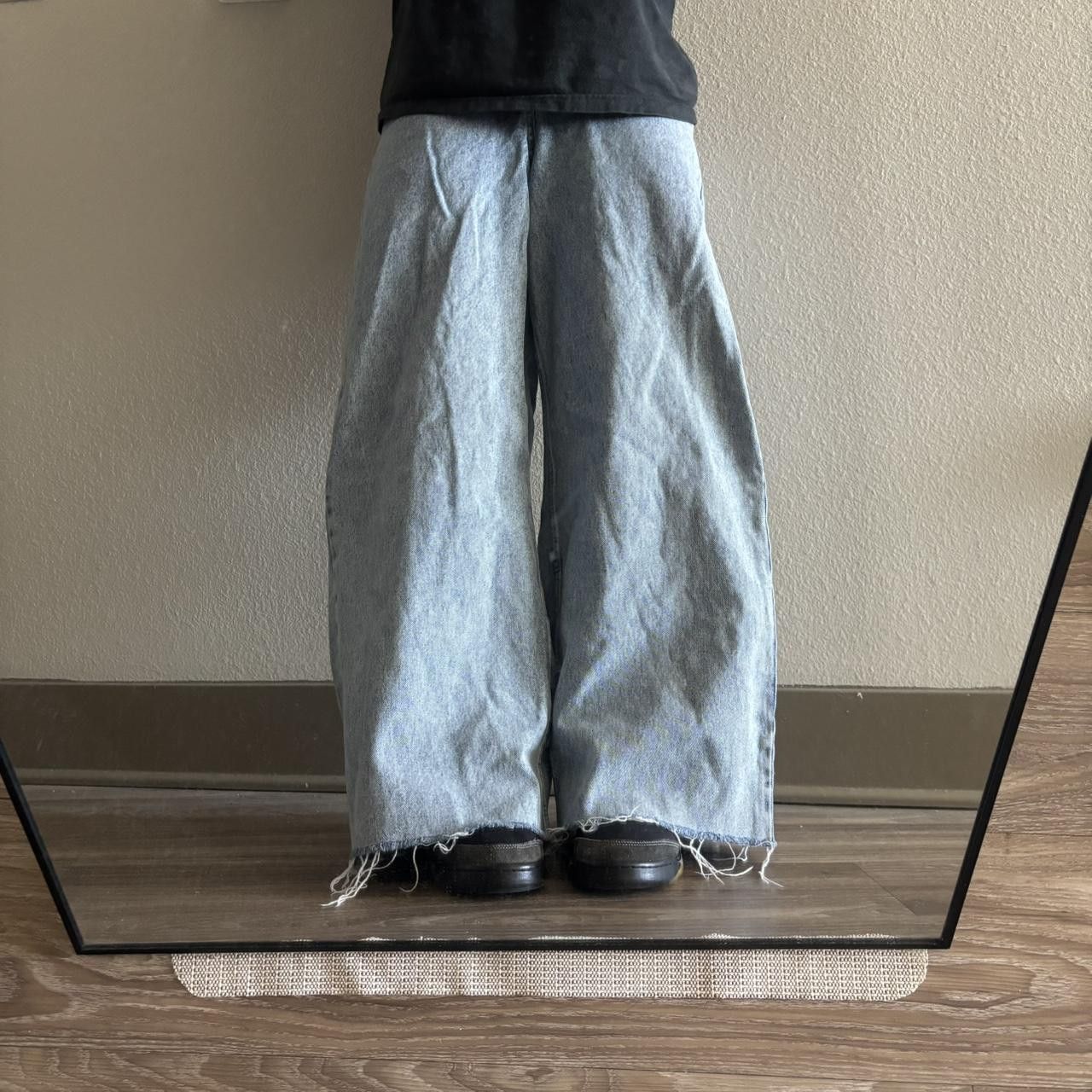 Vintage Crazy Vintage Y2K/2000s Baggy Light Wash Wide Leg Skater Denim Jeans! 28x29 Size US 28 / EU 44 - 1 Thumbnail