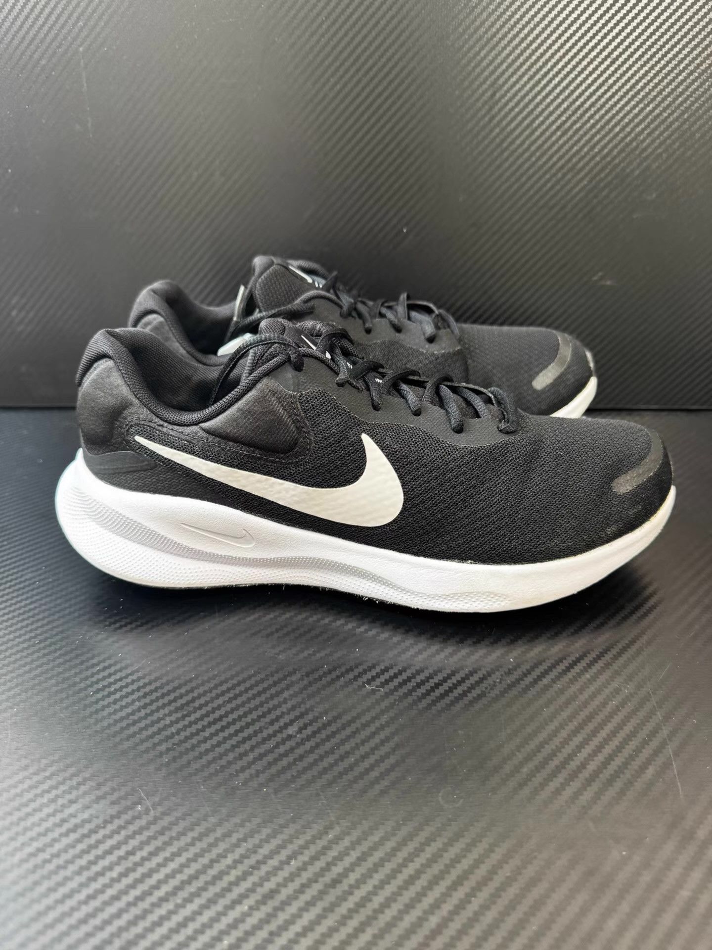 Nike Nike Revolution 7 Running Shoes, Black & White Colorway Q10 Size US 8 / EU 41 - 1 Thumbnail