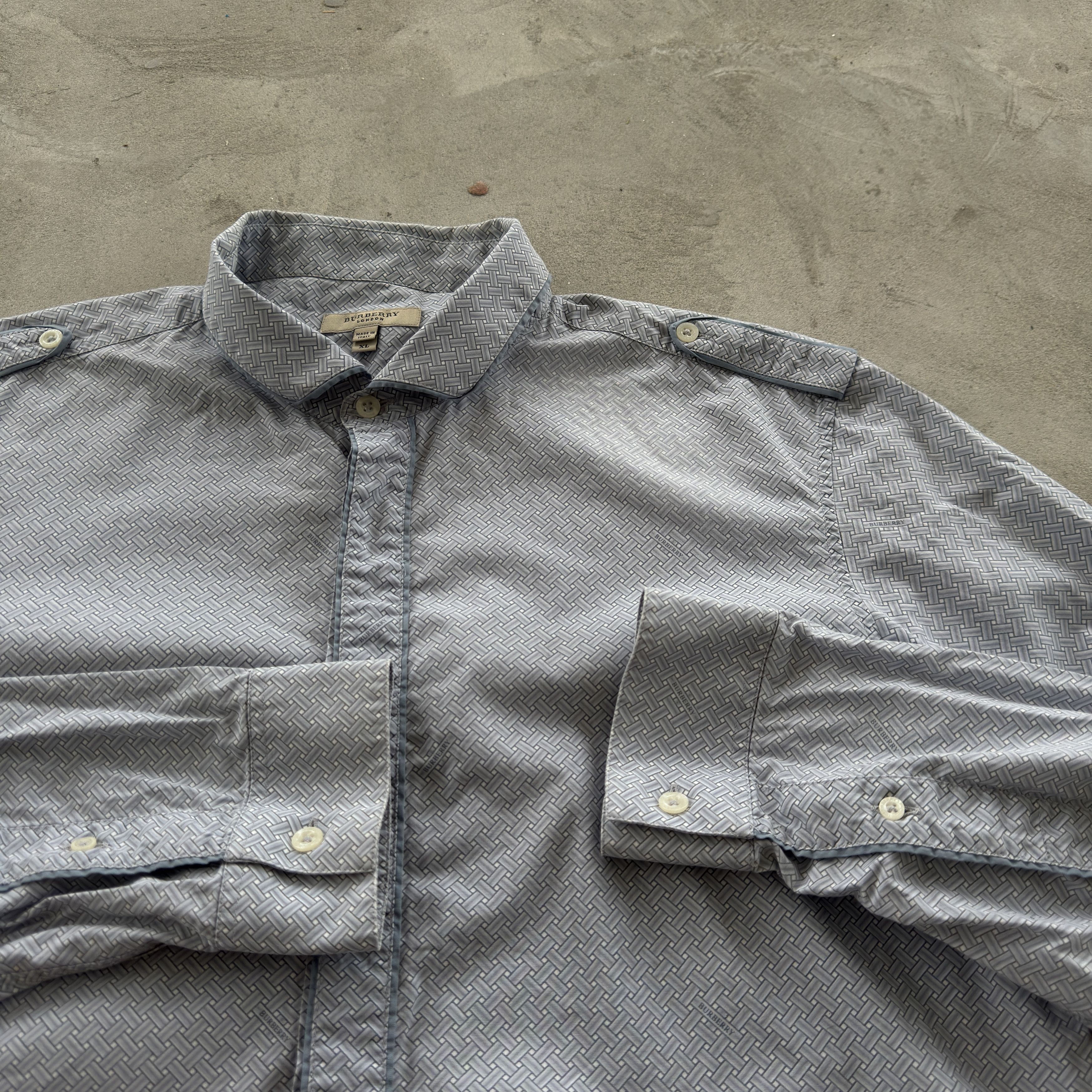 Burberry Burberry London Grey Patterned Button Down Shirt Italy XL Size US XL / EU 56 / 4 - 4 Thumbnail