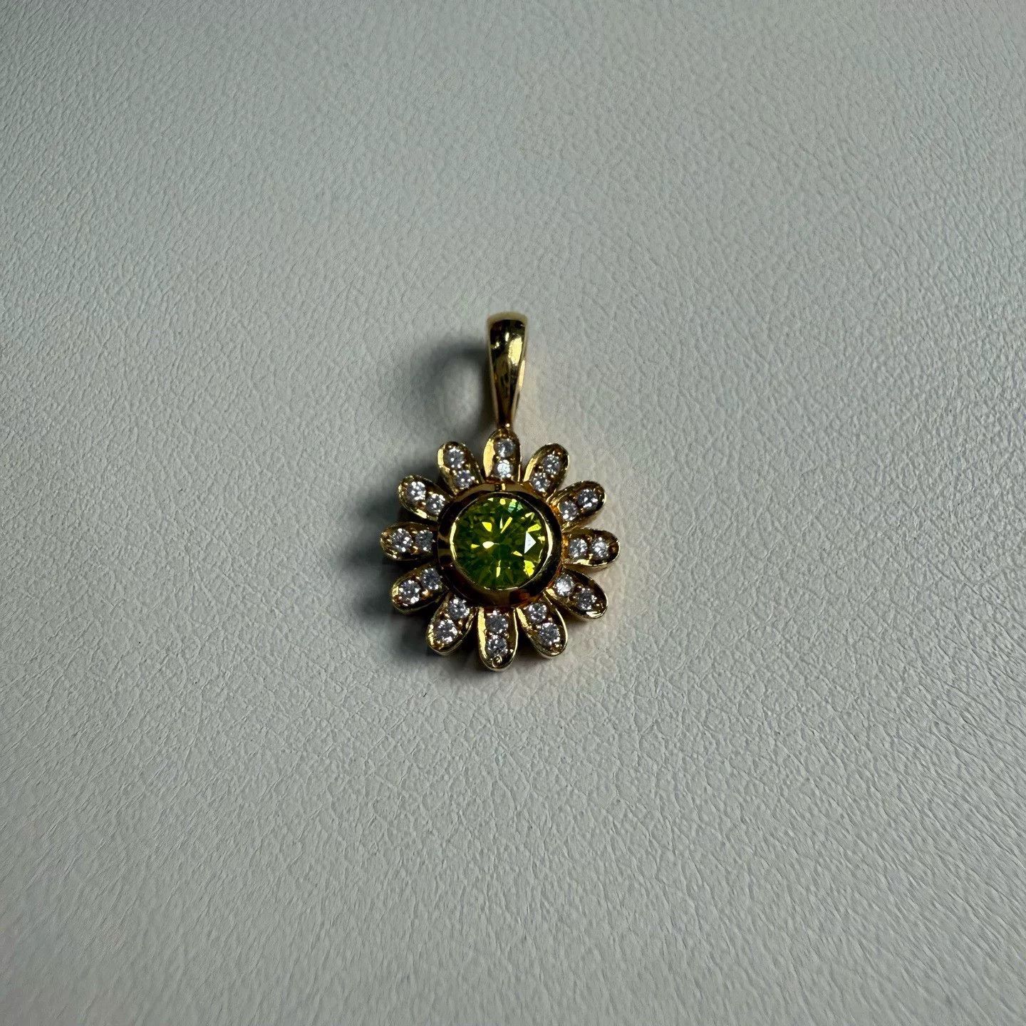 EYEFUNNY 18k Gold Diamond Daisy Pendant Size ONE SIZE - 1 Thumbnail