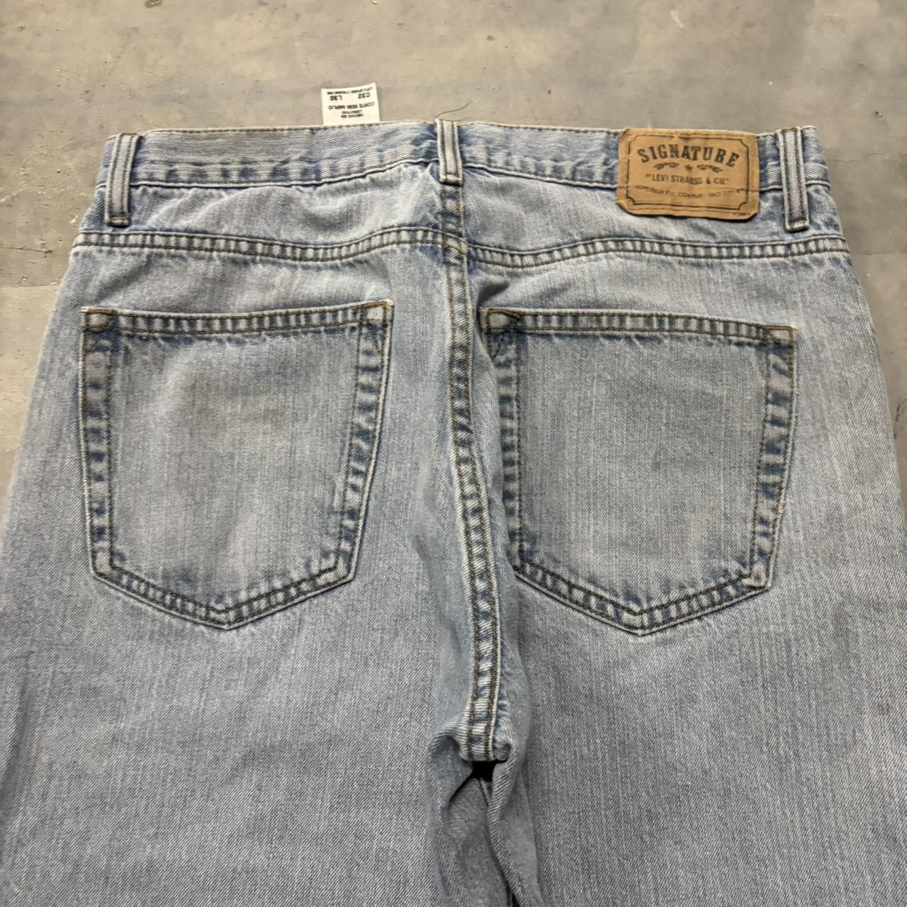 Levi's × Vintage Crazy Vintage Y2K/2000s Faded Light Wash Levi’s Essential Denim Jeans! Size US 31 - 7 Thumbnail