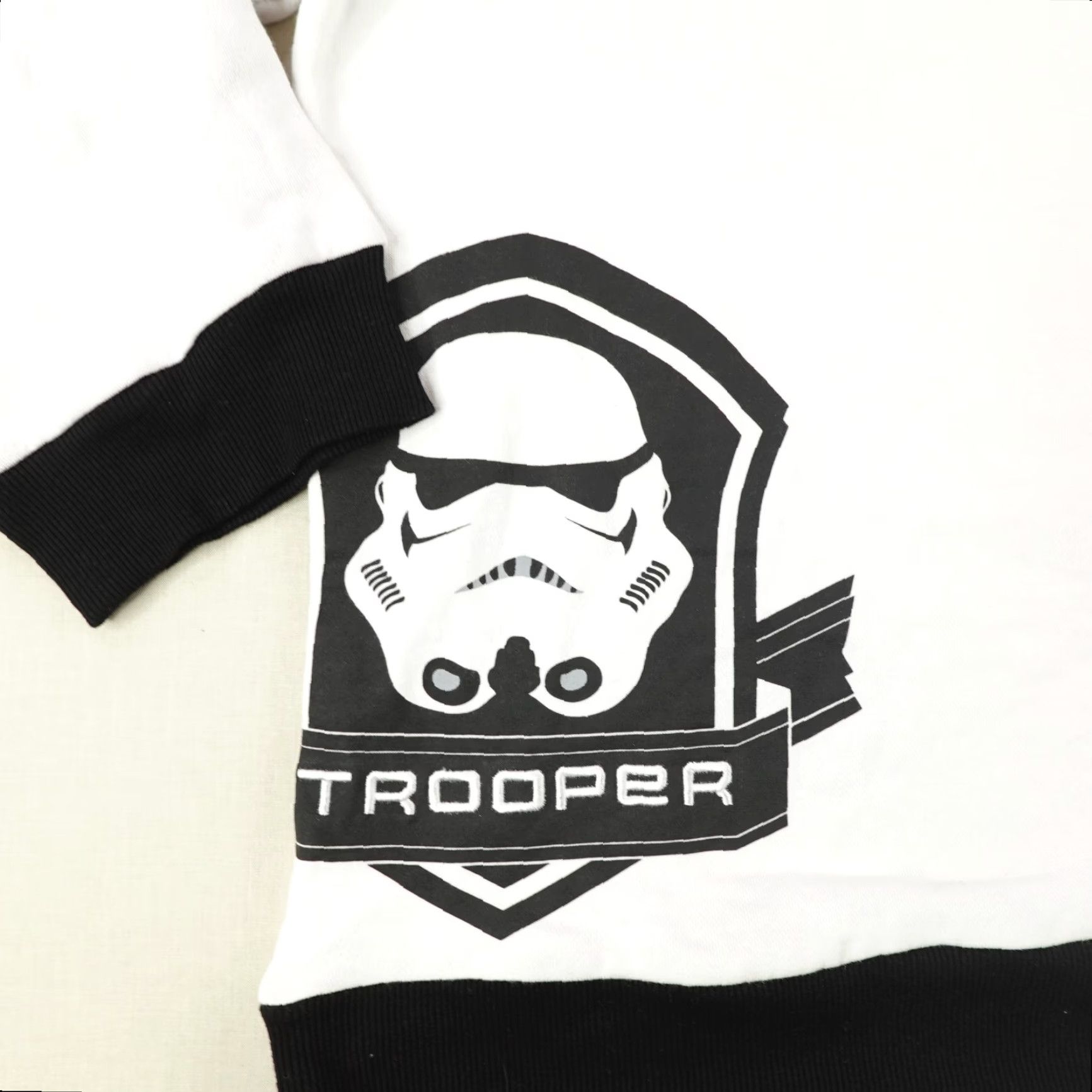 Disney VINTAGE Star Wars Sweatshirt Womens 3X White Black Disney Galactic Empire Trooper NEW Size XXL / US 16-18 / IT 52-54 - 2 Thumbnail