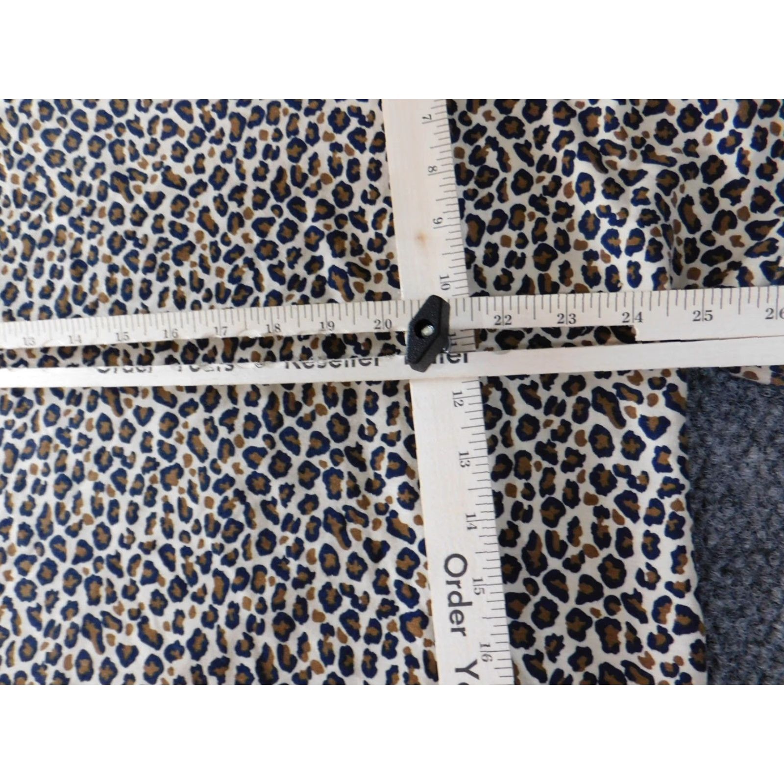 Vintage Crown & Ivy Blouse XL Brown Animal Print Crew Neck Short Sleeve Pullover Kin Knit Polyester Rayon Button Women's Live/Regular Fit Size XL / US 12-14 / IT 48-50 - 5 Thumbnail