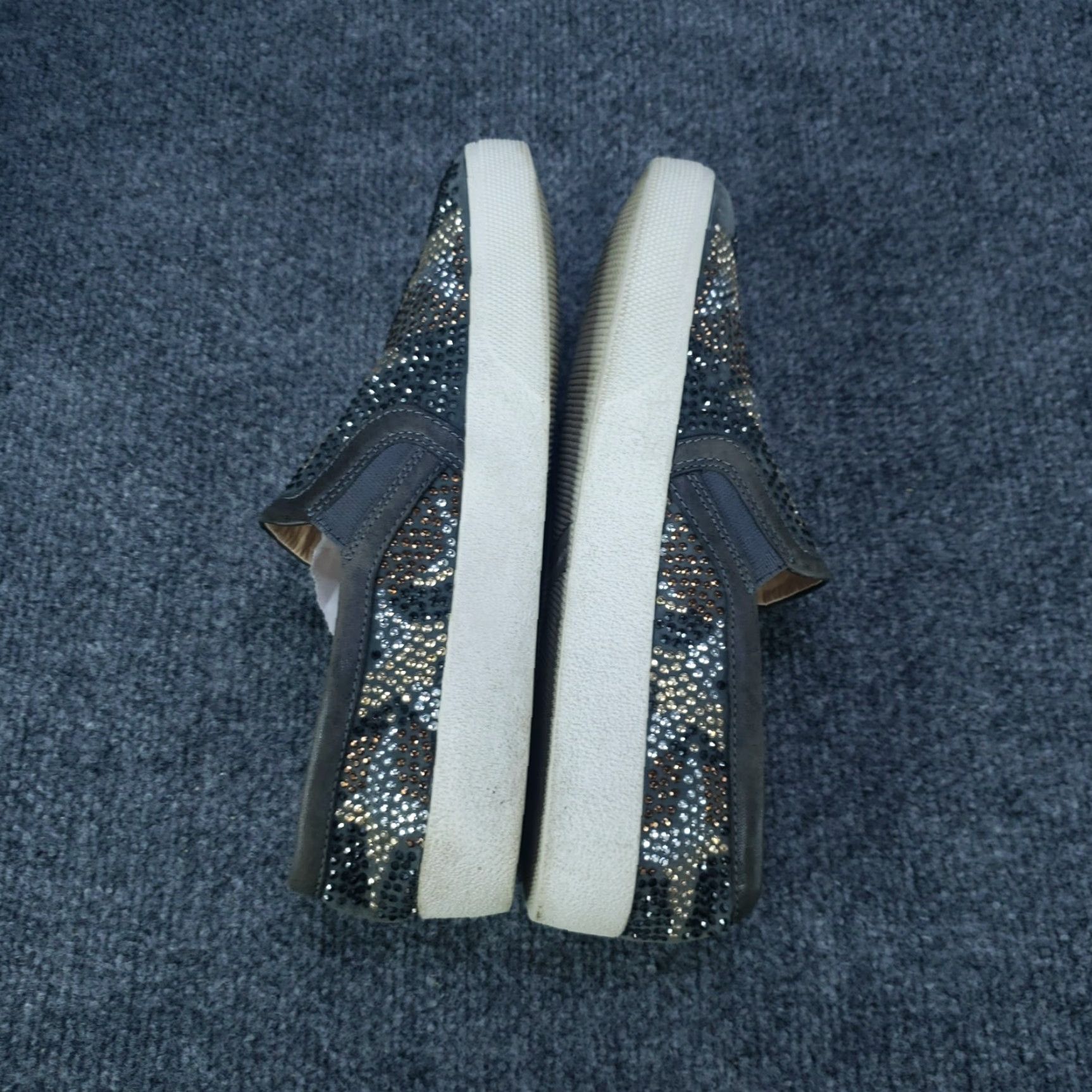 Vince Camuto Vince Camuto Gray Studded Stars Sneaker Womens Size 7.5 Size US 7.5 / IT 37.5 - 6 Thumbnail
