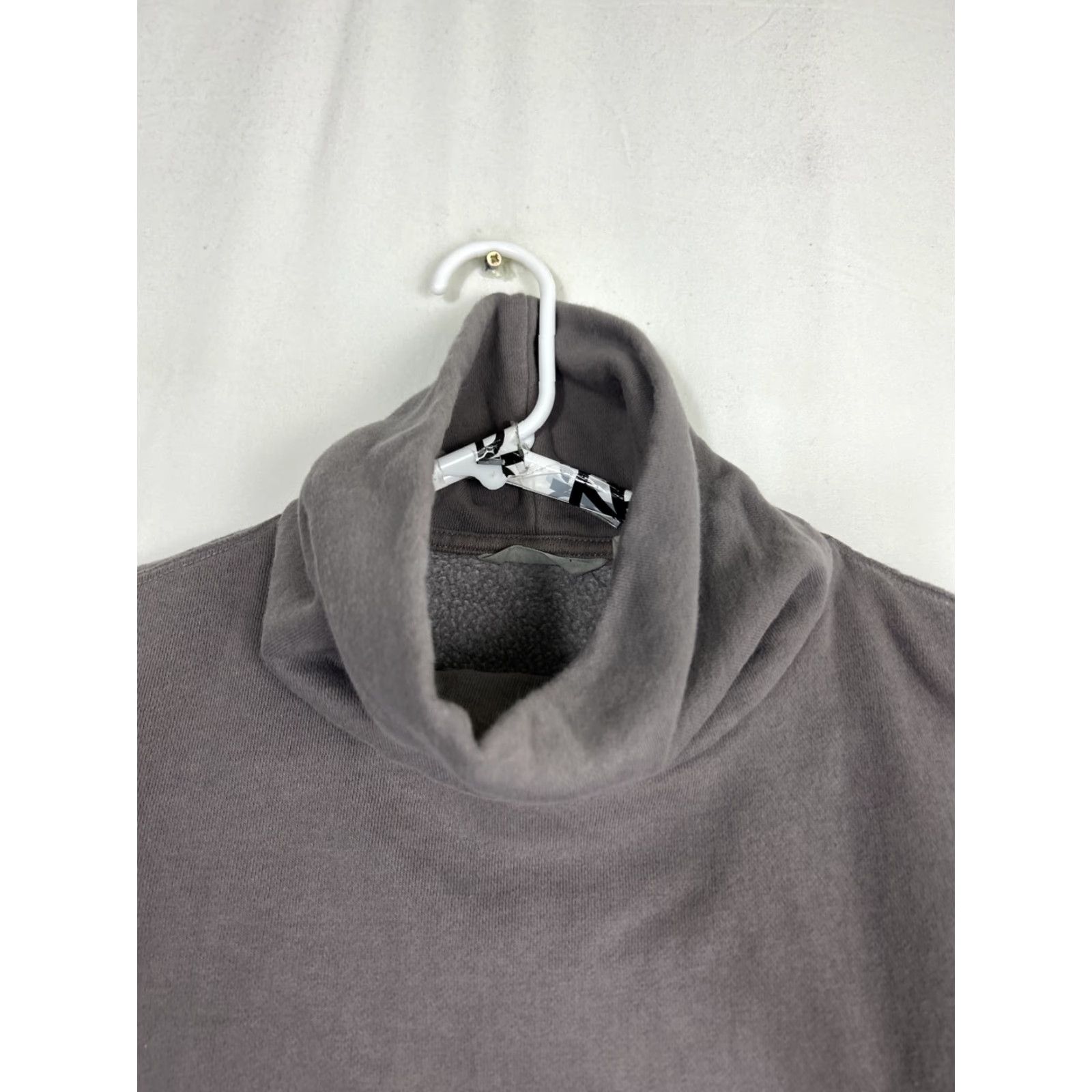 Athleta Athleta Sweatshirt Pullover Women’s XS Gray Thumbhole Funnel Neck Turtleneck Activewear Pullover Size XS / US 0-2 / IT 36-38 - 4 Thumbnail