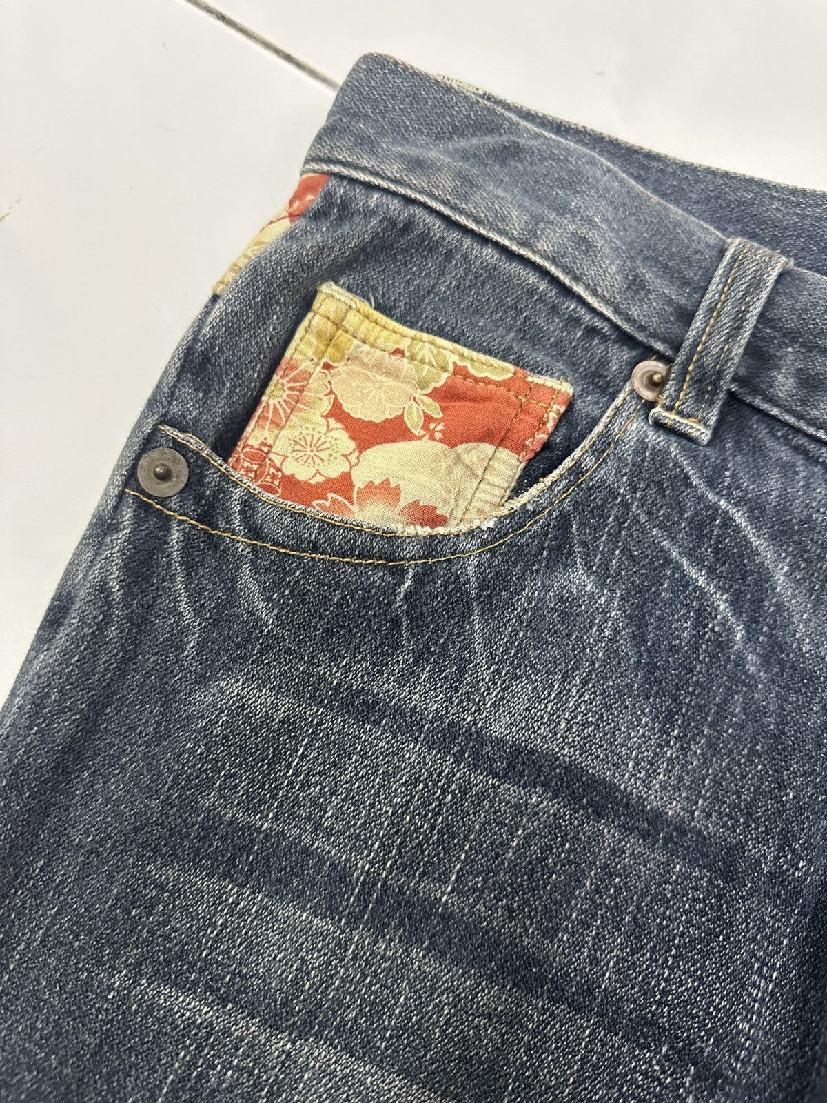 Japanese Brand × Vintage Vintage Japanese Souvenir Fish Koi Jeans Size US 31 - 11 Thumbnail