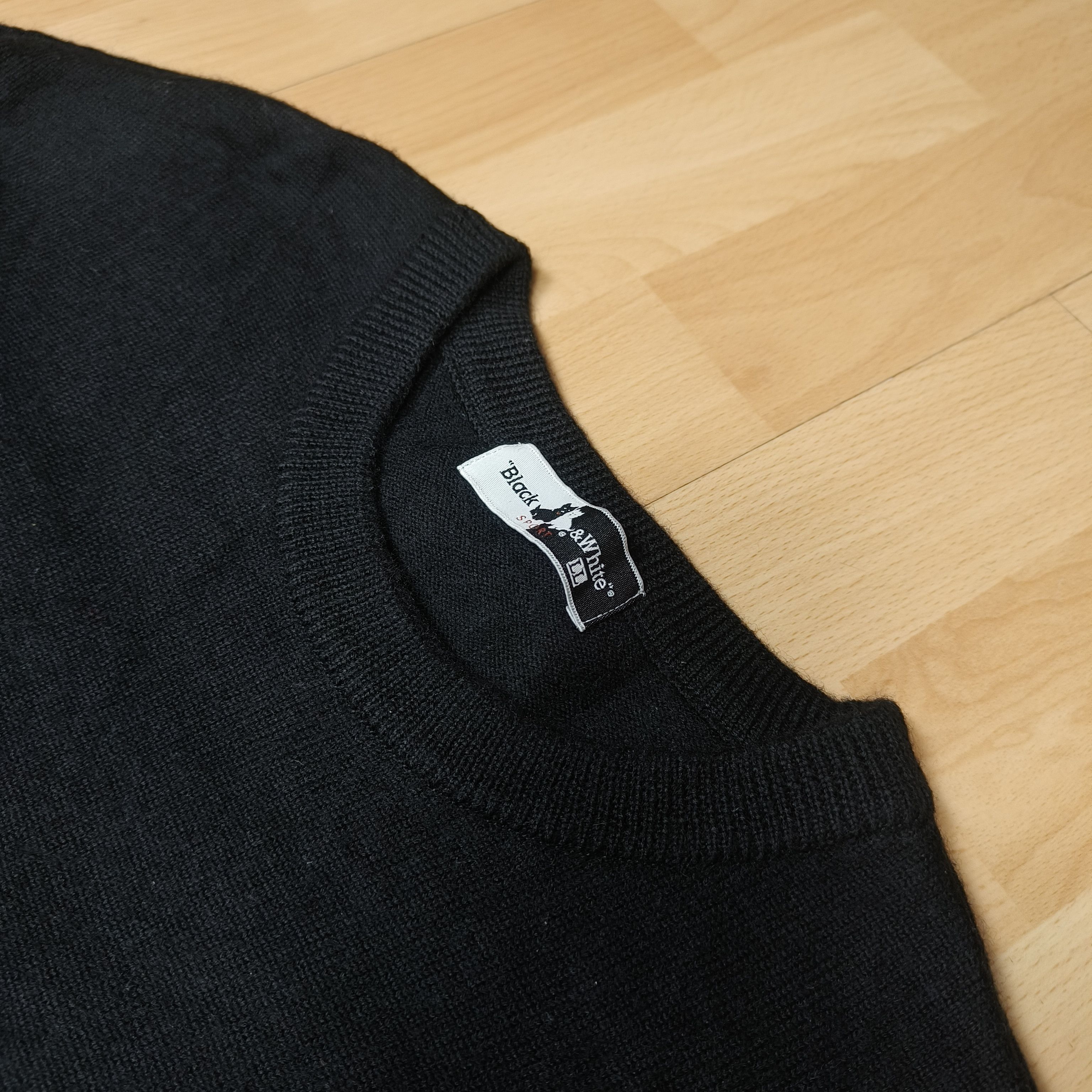 Japanese Brand Rare Black & White Japanese Brand Sweater Size US L / EU 52-54 / 3 - 6 Thumbnail