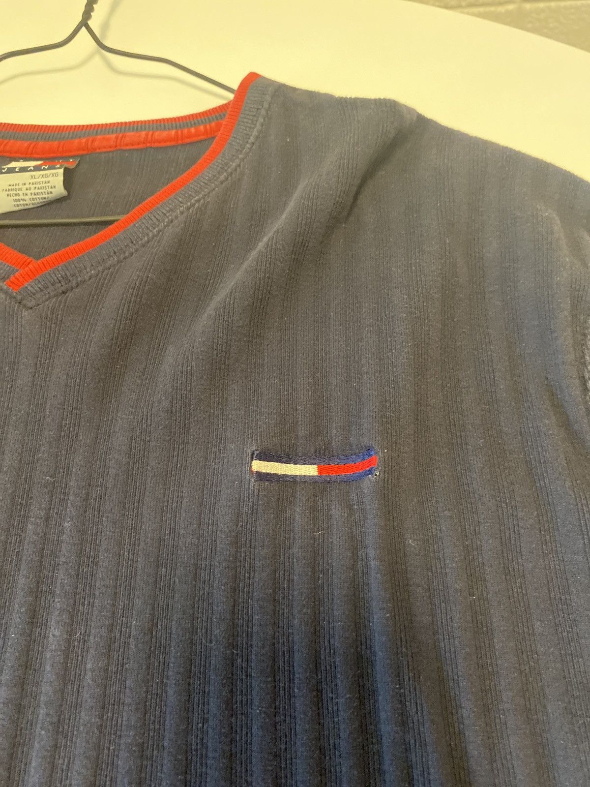 Tommy Hilfiger × Tommy Jeans × Vintage Tommy Jeans/Hilfiger VTG v-neck t-shirt size xl men’s Size US XL / EU 56 / 4 - 3 Thumbnail
