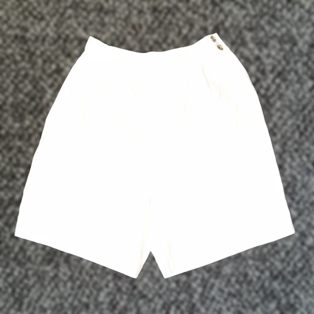 Vintage VINTAGE CITY GIRL SPORT Womens High Waist Casual Shorts Medium W28 White Cotton HX01 Size 32" / US 10 / IT 46 - 1 Thumbnail