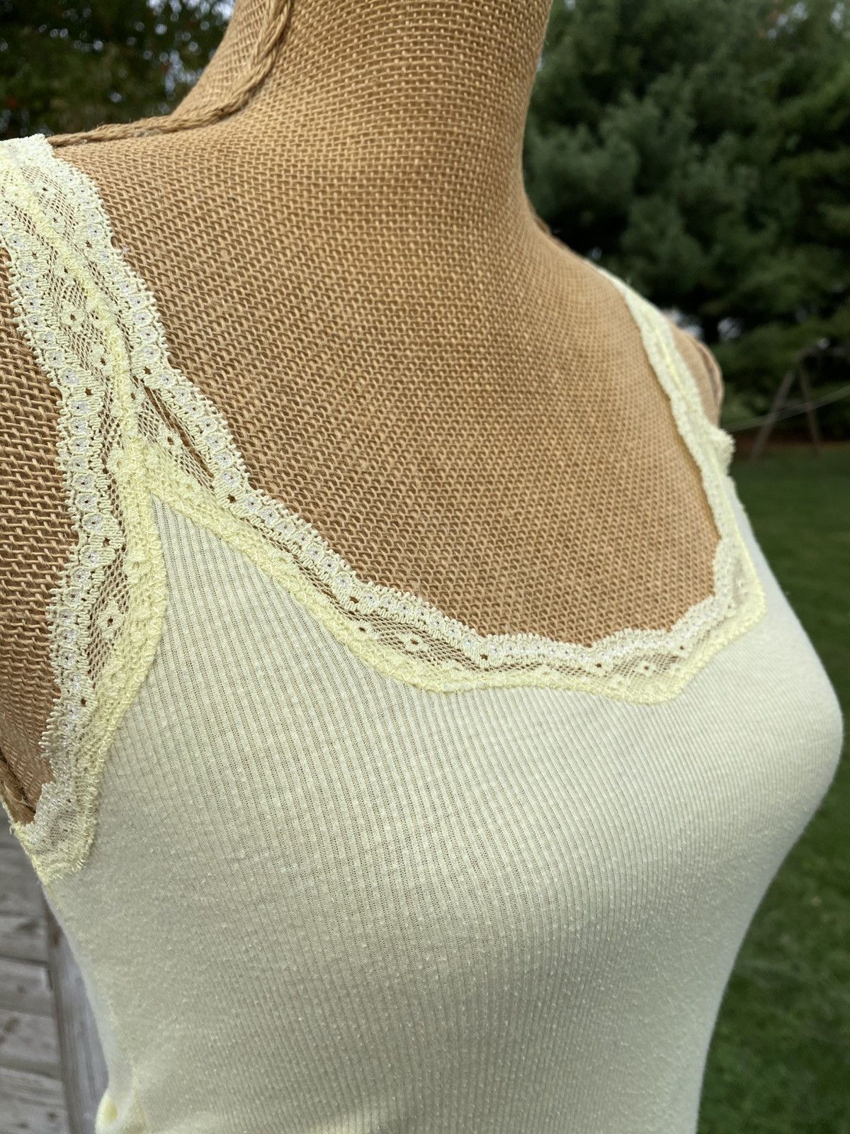 American Eagle Outfitters Vintage 07 American Eagle Tank Top Yellow Lace Trim Small Size S / US 4 / IT 40 - 7 Thumbnail