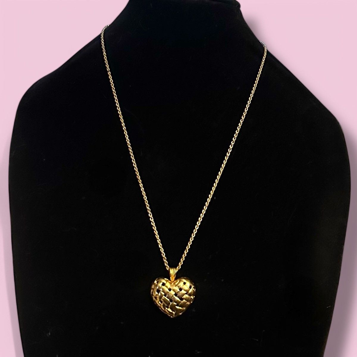Other Gold tone puffed basketweave heart pendant necklace Size ONE SIZE - 1 Thumbnail