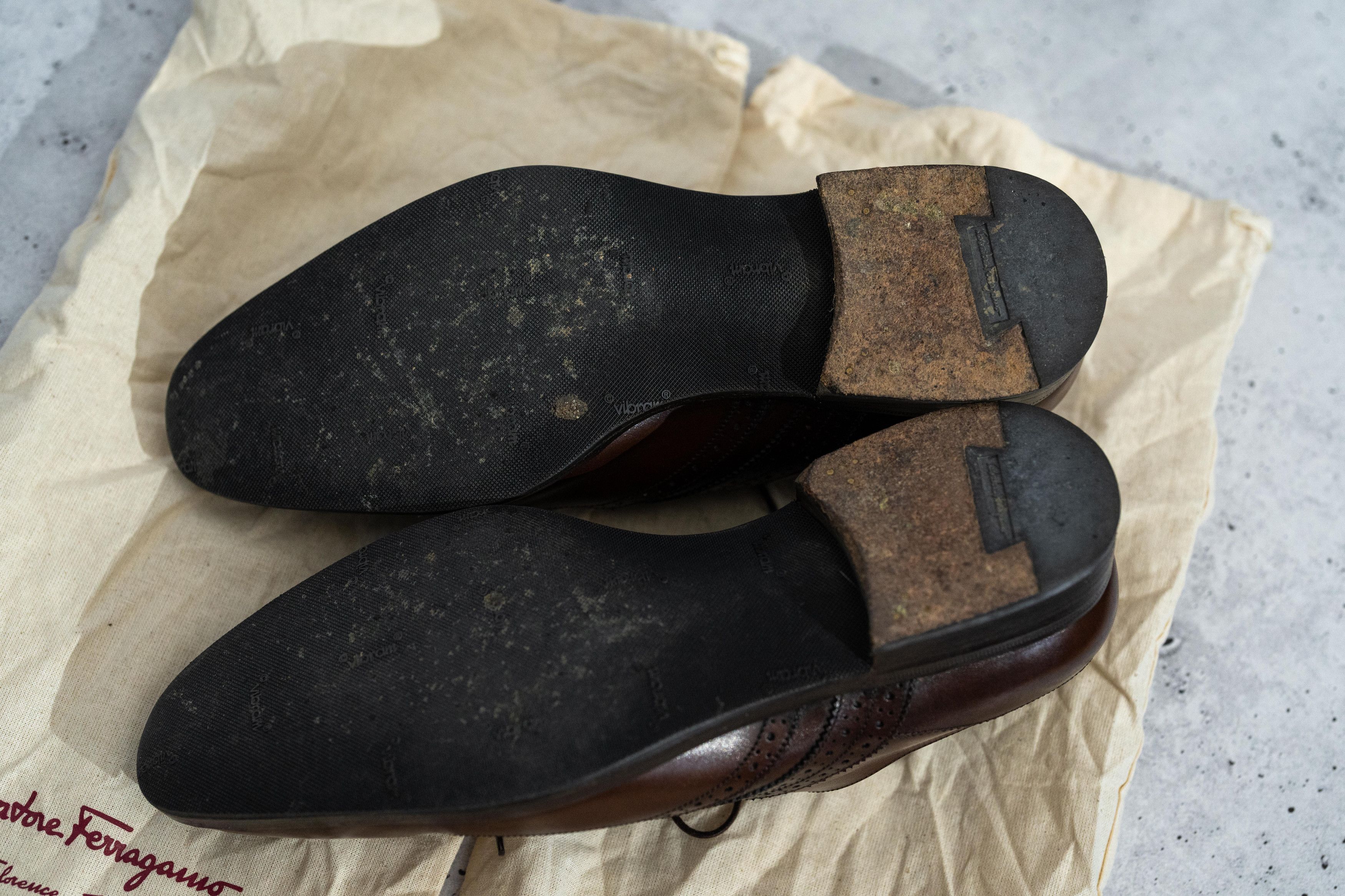 Salvatore Ferragamo Ferragamo Dark Brown Wingtip Dress Shoes Size US 6 / EU 39 - 8 Thumbnail