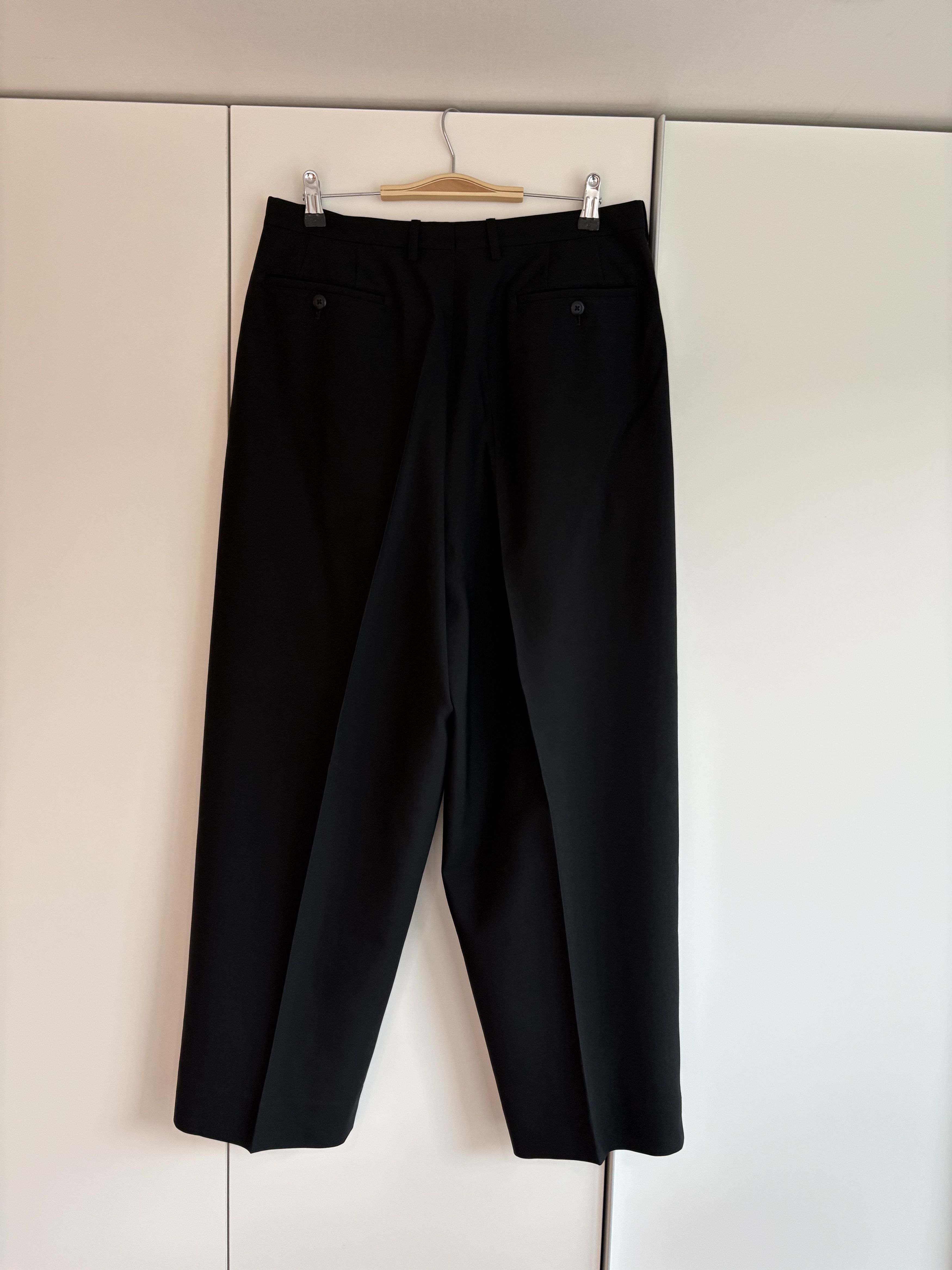 Lad Musician Wool Gabardine 2-Tuck Wide Slacks (Nano Black), 44 Size US 30 / EU 46 - 2 Thumbnail