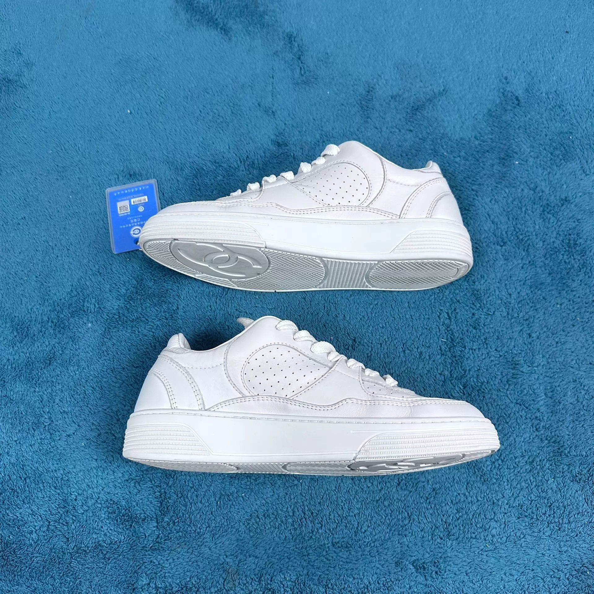 Chanel Chanel 23A White Round Toe Low-Top Lace-Up Sneaker 36 (LikeNew) Size US 5.5 / IT 35.5 - 3 Thumbnail