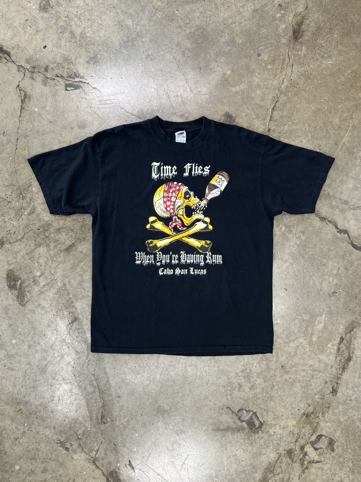 Vintage Vintage Time Flies Pirate Skull Bones Drinking Tee XL Size US XL / EU 56 / 4 - 2 Thumbnail
