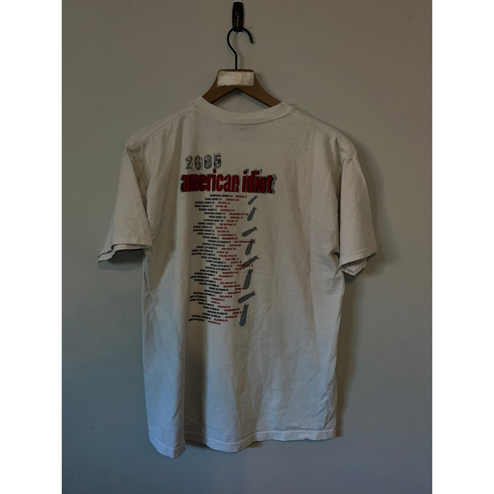Jerzees 2005 American Idiot Green Day Backstabber Music Shirt Y2K L Size US L / EU 52-54 / 3 - 6 Thumbnail