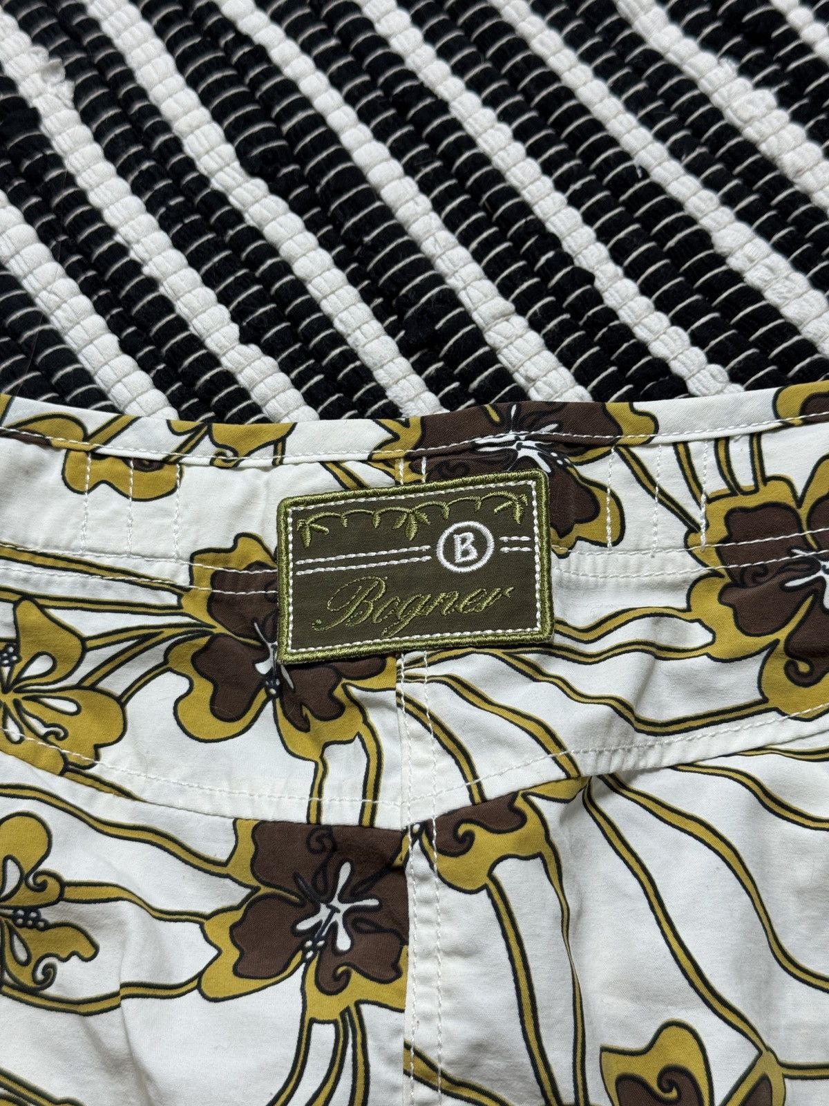 Bogner VINTAGE BOGNER PLEATED FLOWERS PRINTED MINI SKIRT Size 28" / US 6 / IT 42 - 10 Thumbnail