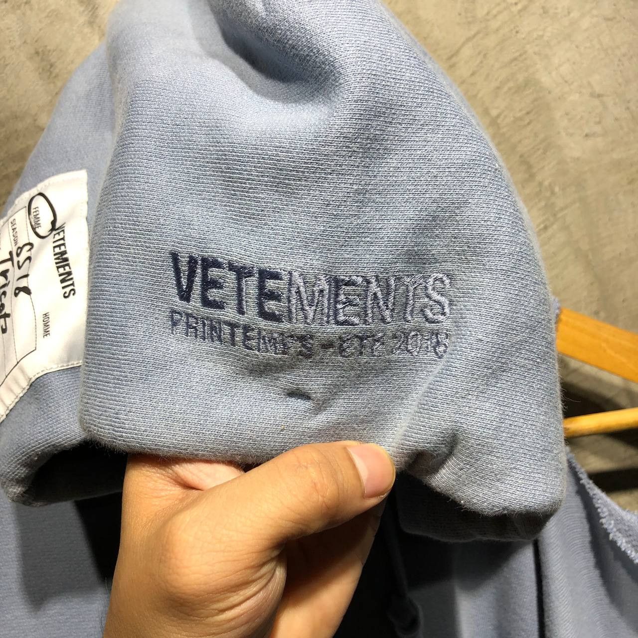 Vetements Vetements Open Shoulder SS18 Tricot hoodie Size US XL / EU 56 / 4 - 5 Thumbnail