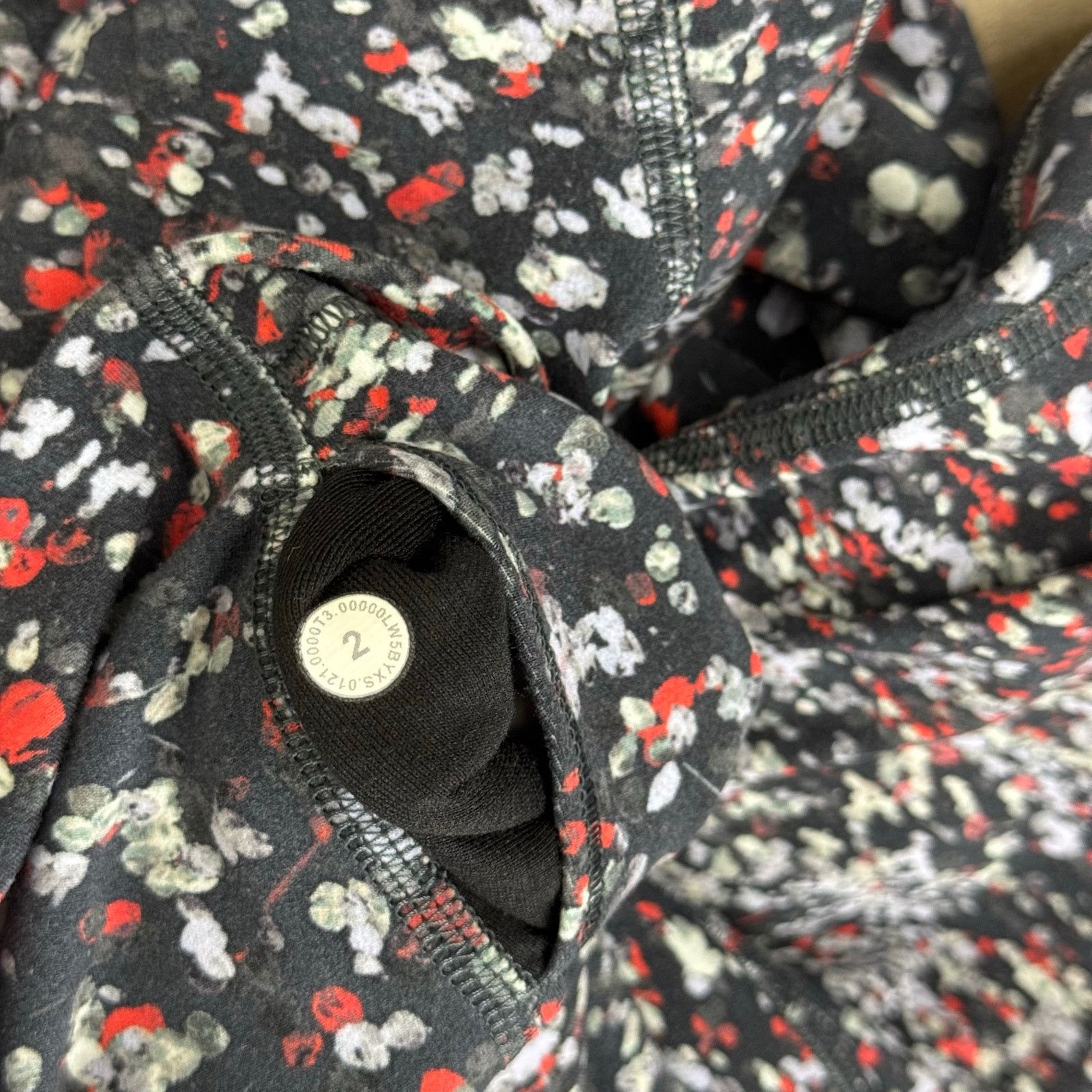 Lululemon Lululemon Align Pant 25" Water Blossom Multi Black Red Dots Size 26" / US 2 / IT 38 - 6 Thumbnail