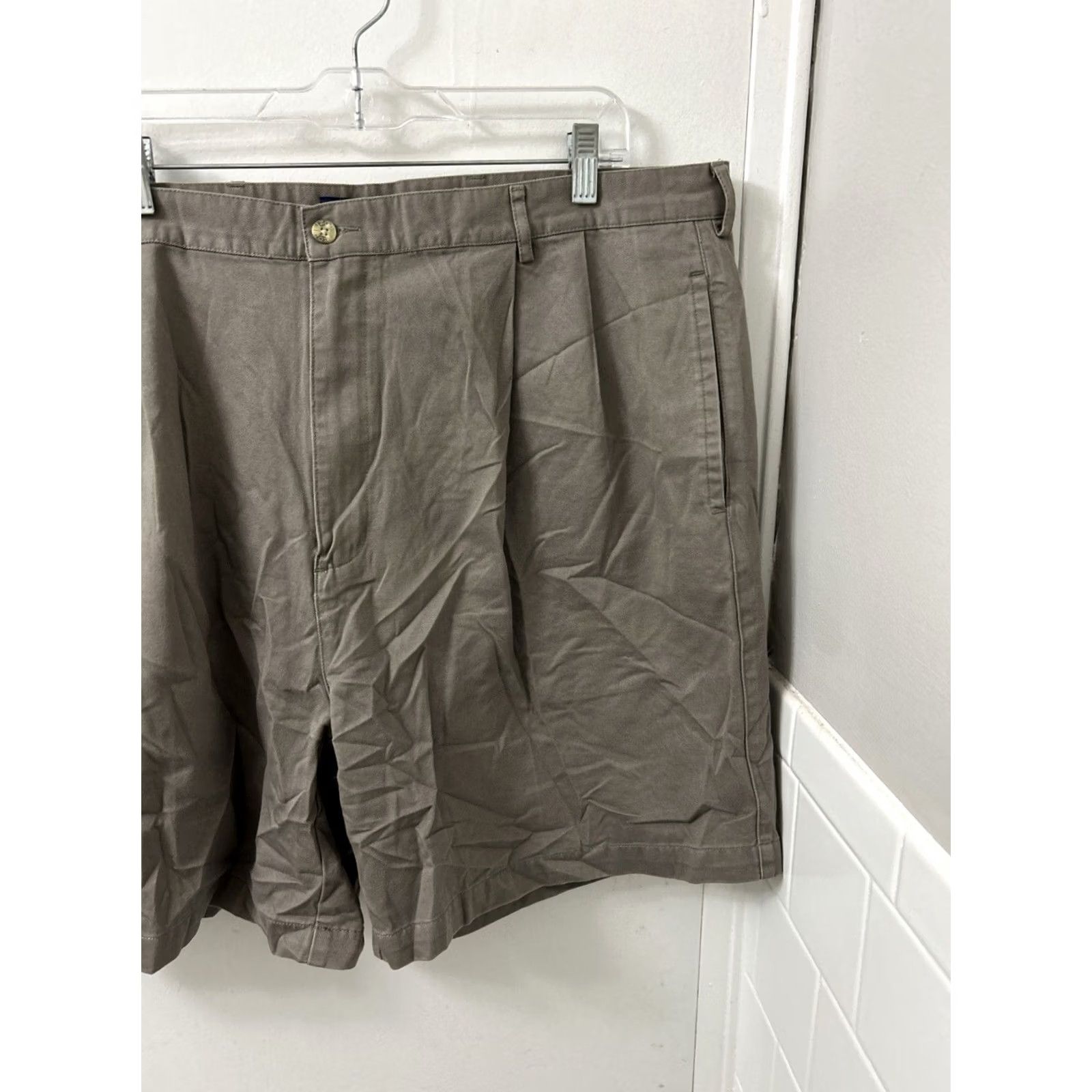 Izod IZOD Saltwater Chino Shorts Mens 42 Khaki Brown 100% Cotton Pleated NWT Front Zip Pockets Summer 7" Casual Regular Size US 42 / EU 58 - 7 Thumbnail