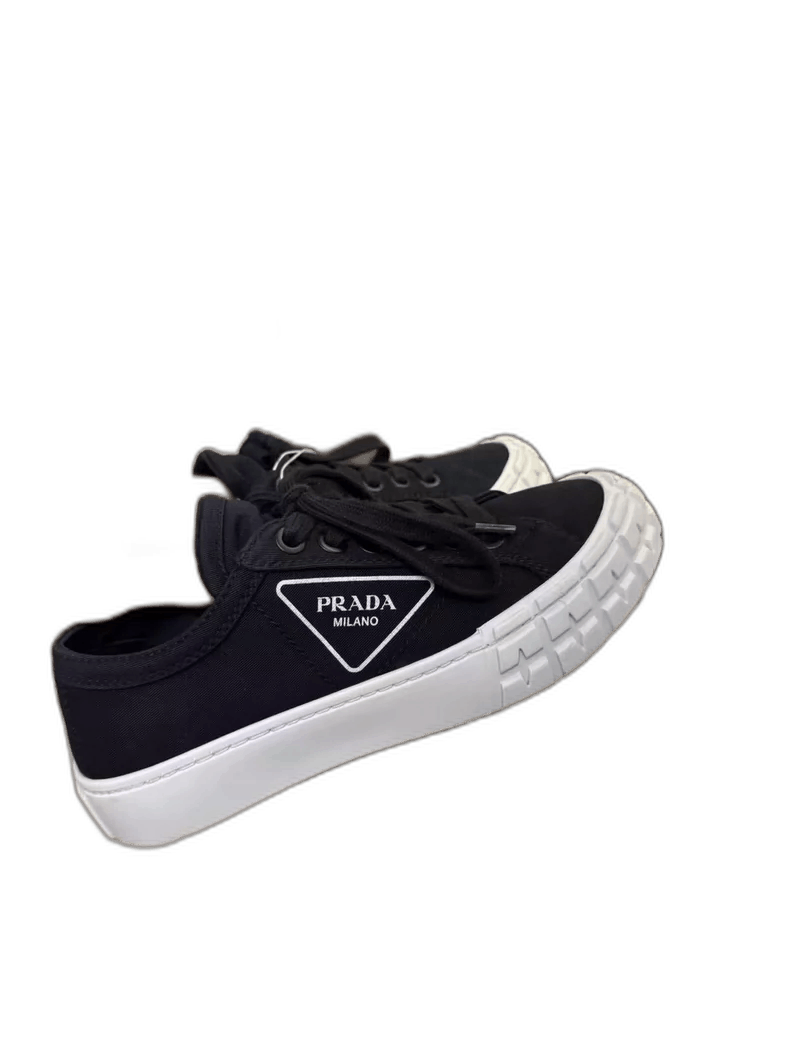 Prada Prada Sneakers in Size 36 for Sale Size US 6 / IT 36 - 1 Thumbnail