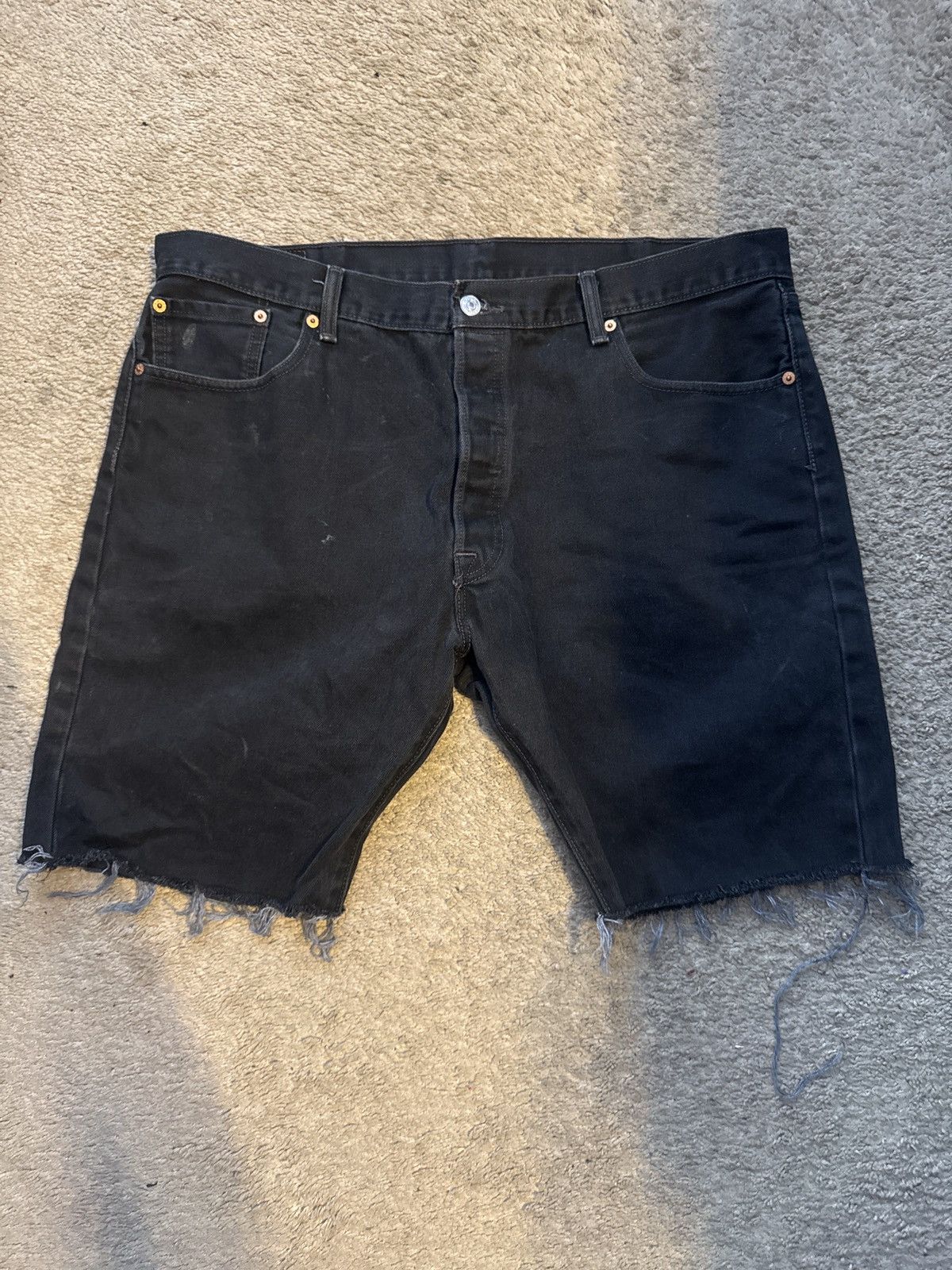 Levi's Vintage Clothing Vintage Distressed Levi’s Workwear Shorts Size US 40 / EU 56 - 1 Thumbnail