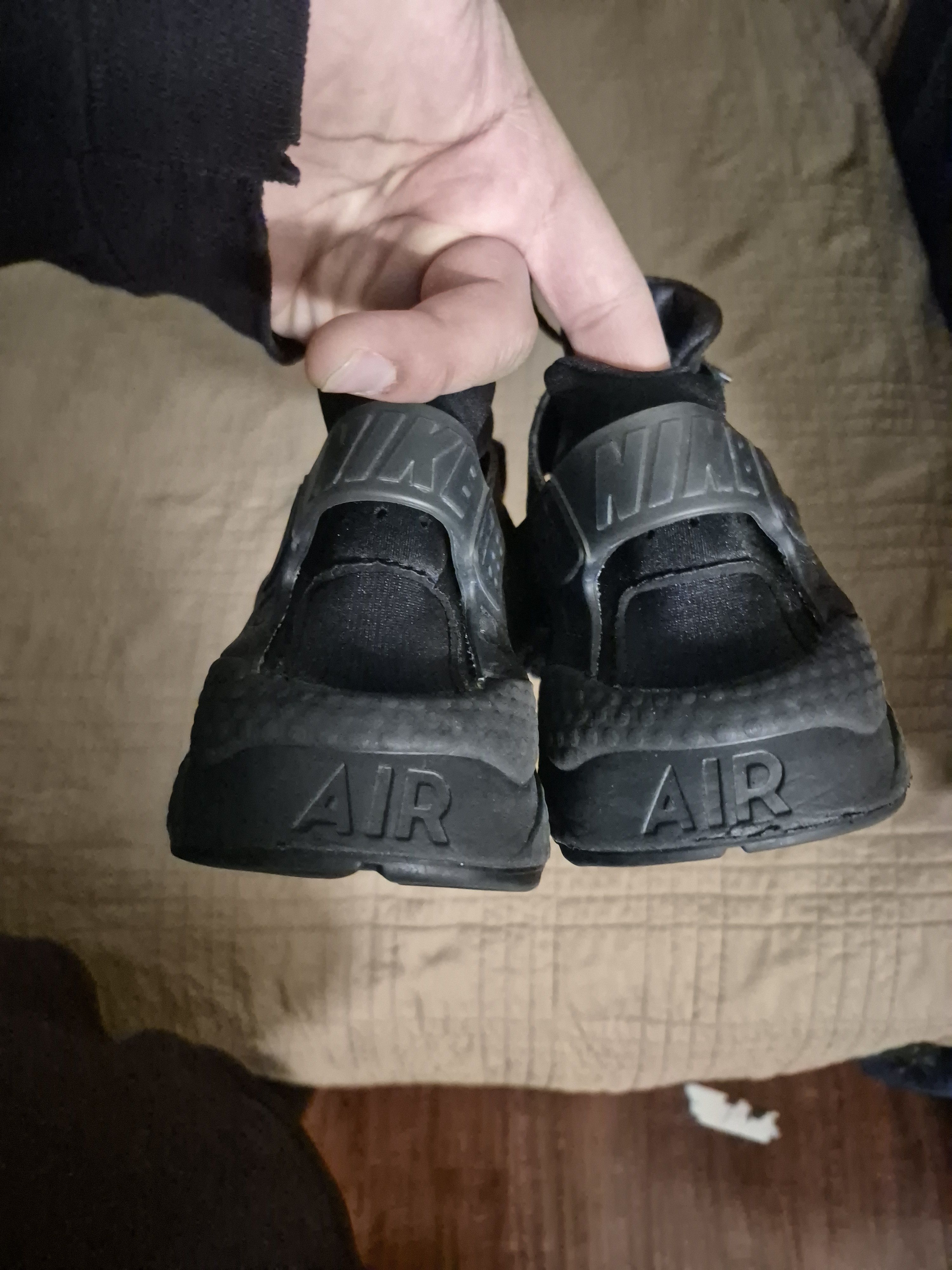 Nike NIKE AIR HUARACHE TRIPLE BLACK SIZE 12 Size US 12 / EU 45 - 9 Thumbnail