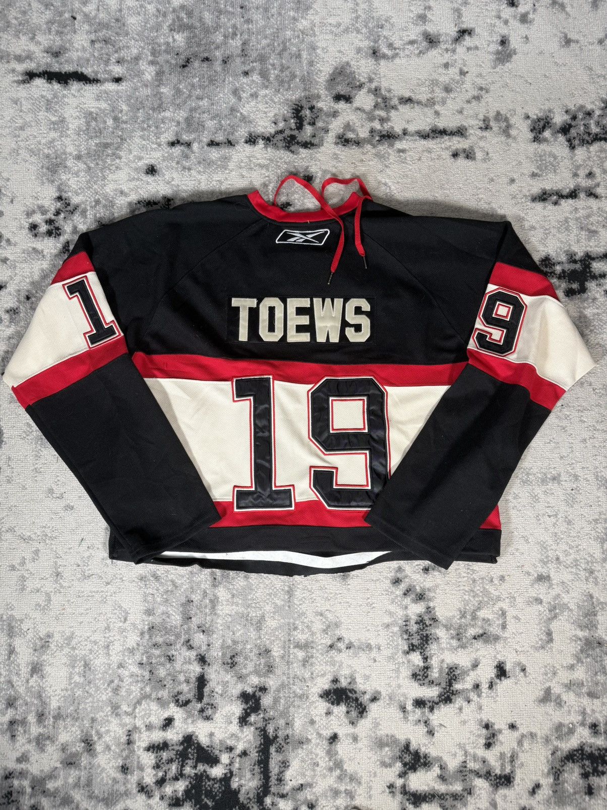 NHL Rare NHL Reebok Chicago Blackhawks Jonathan Toews 19 Jersey Size US M / EU 48-50 / 2 - 2 Thumbnail