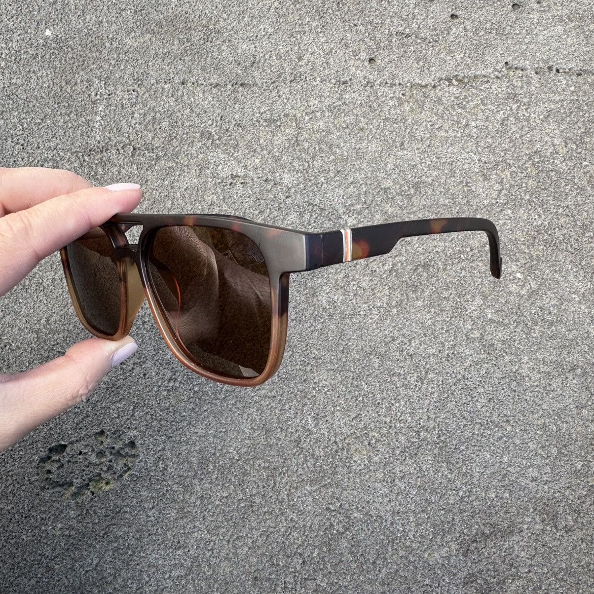 Vintage SUNGLASSES BRAND NEW CLASSIC RETRO VINTAGE YT5010-02 Size ONE SIZE - 2 Thumbnail