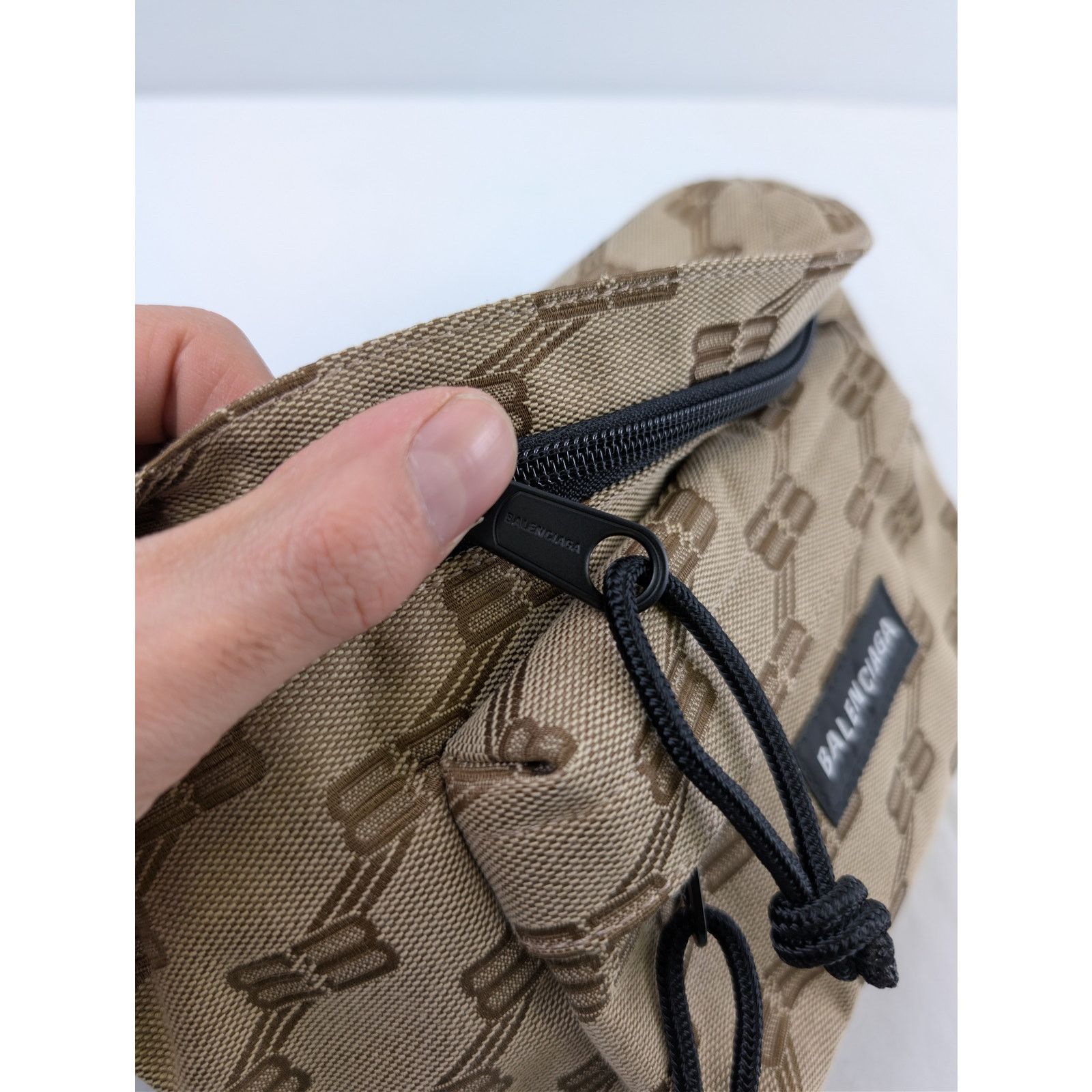 Balenciaga o1rshd1 Size: OS/ BB monogram jacquard canvas Belt Bag Brown Size ONE SIZE - 9 Thumbnail