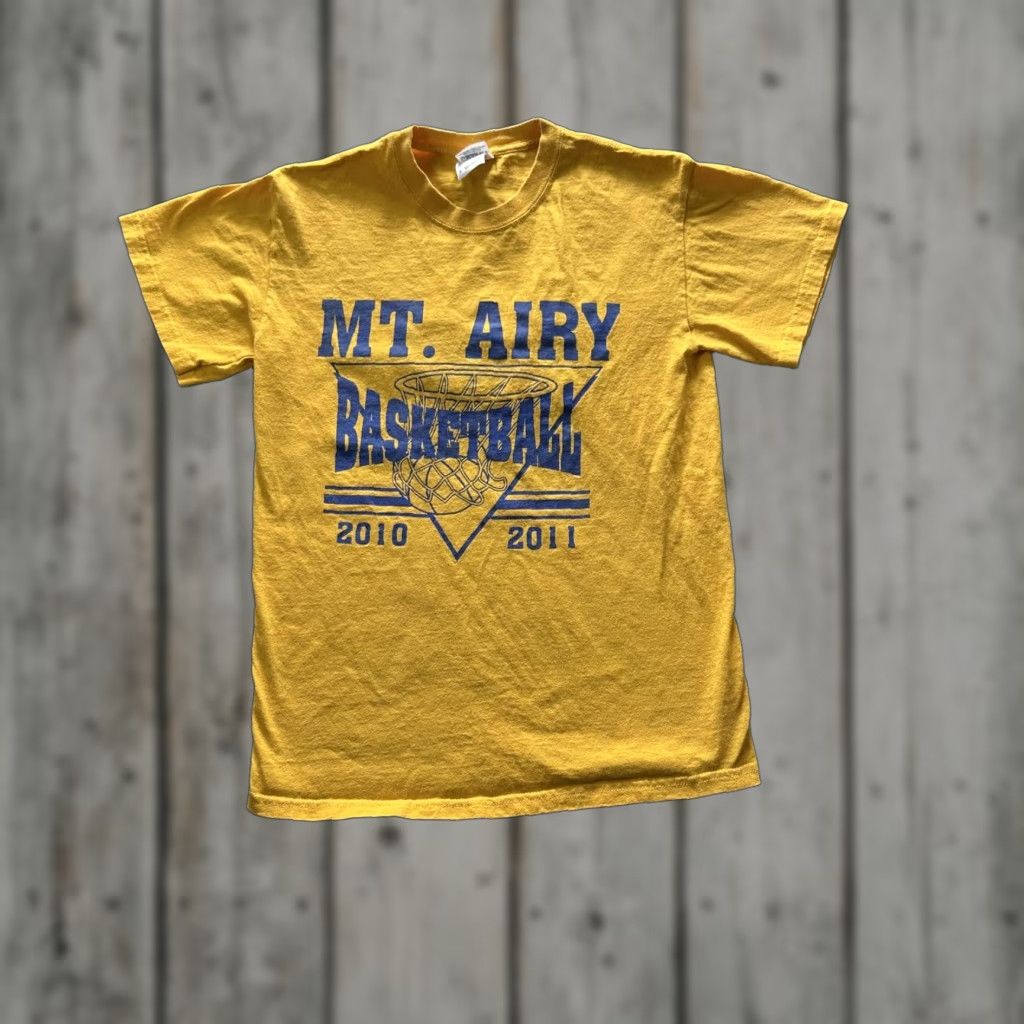 Gildan Gildan Shirt Mens Small Yellow Mt. Airy Basketball 2010 2011 Team Tee Graphic Size US S / EU 44-46 / 1 - 1 Thumbnail