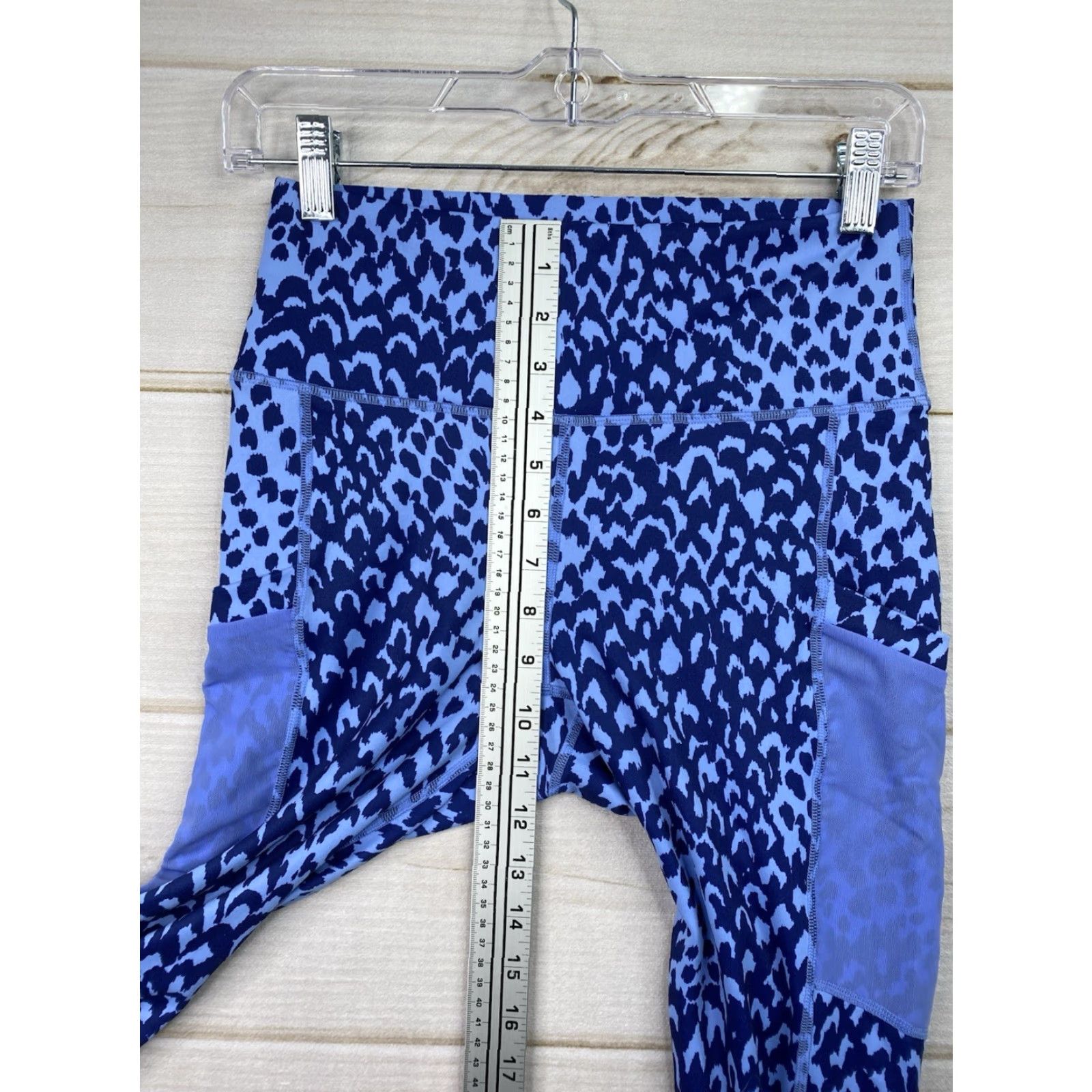 Fabletics Fabletics Leggings S Blue Animal Print Pockets High Rise Skinny Athletic Womens Size 28" / US 6 / IT 42 - 4 Thumbnail