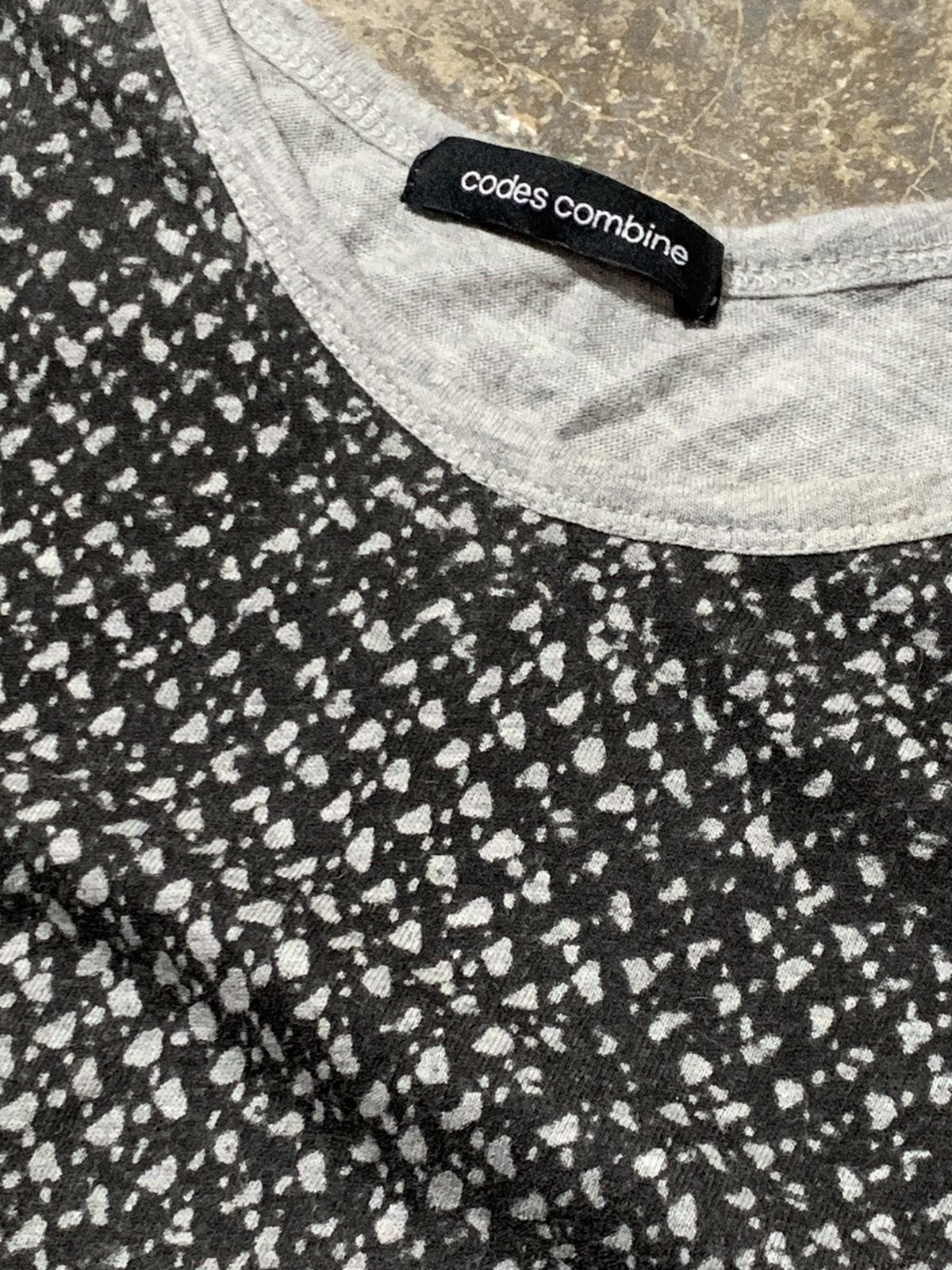 Codes Combine Codes combine like ppfm scarf graphic style avant garde Size US M / EU 48-50 / 2 - 7 Thumbnail