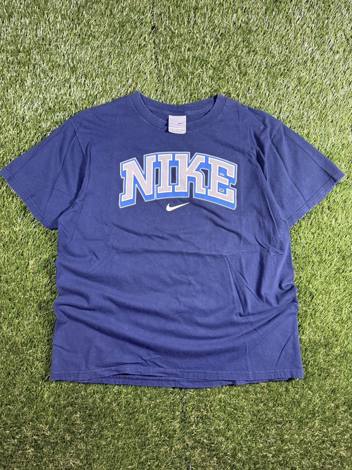 Nike Vintage Y2k Nike Spell Out Center Swoosh Essential Hype Tee Size US L / EU 52-54 / 3 - 1 Thumbnail