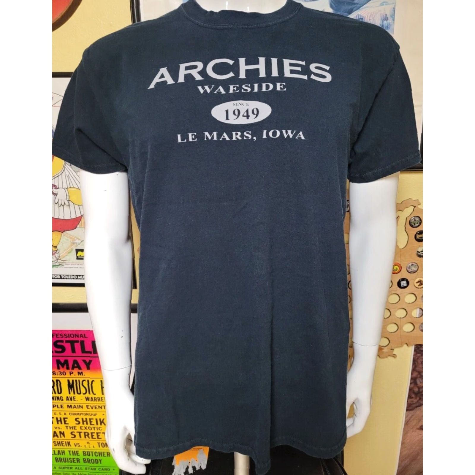 Gildan Archies Waeside Chophouse Steakhouse Restaurant Bar T Shirt Large Le Mars IA Gildan 100% Cotton Black Short Sleeve Round Neck Mens T-Shirt Size US L / EU 52-54 / 3 - 2 Thumbnail