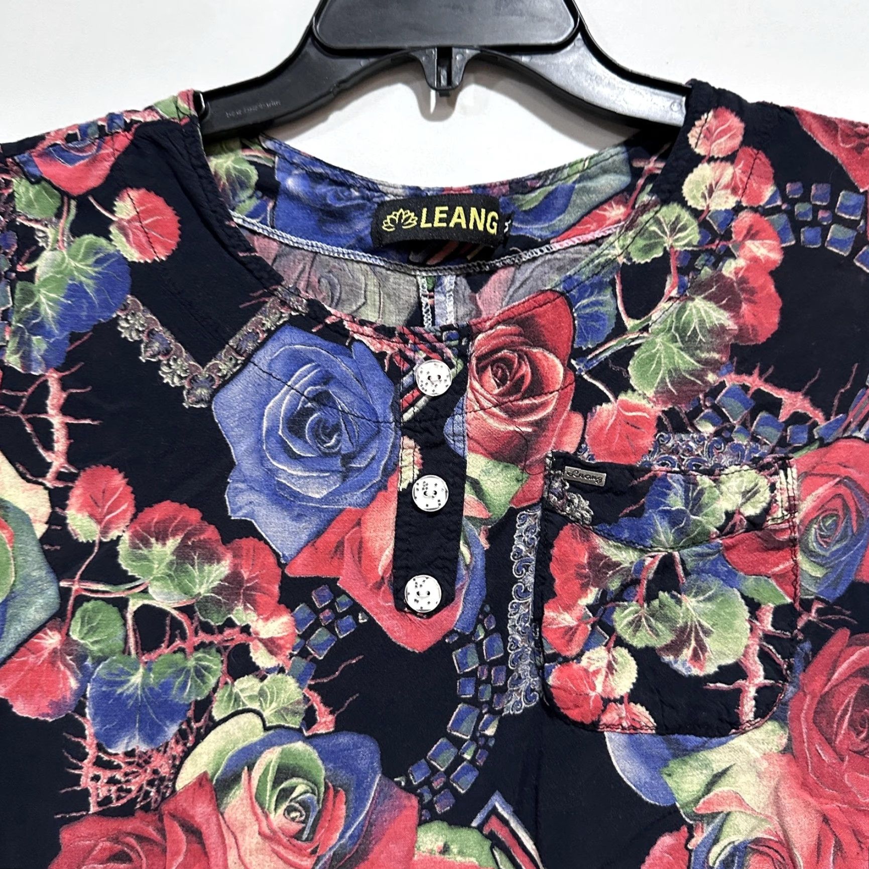 Vintage VINTAGE LEANG Shirt Womens M Black Rose Floral Henley Short Sleeve Button Front Size M / US 6-8 / IT 42-44 - 2 Thumbnail