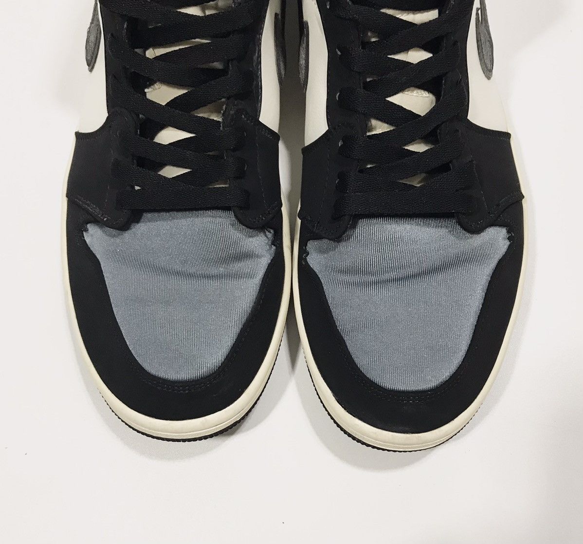 Jordan Brand Air Jordan 1 Mid Satin Grey Toe Men's US11 Black Size US 11 / EU 44 - 4 Thumbnail