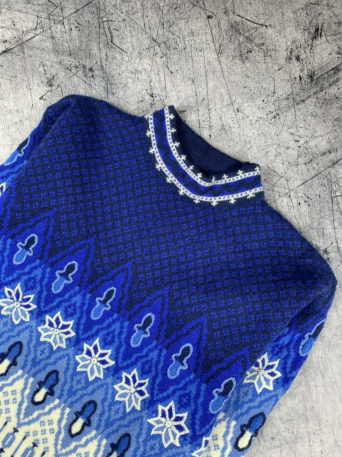 Vintage Vintage Vrikke Wool Sweater Norway Style Rare 90s Size US S / EU 44-46 / 1 - 2 Thumbnail