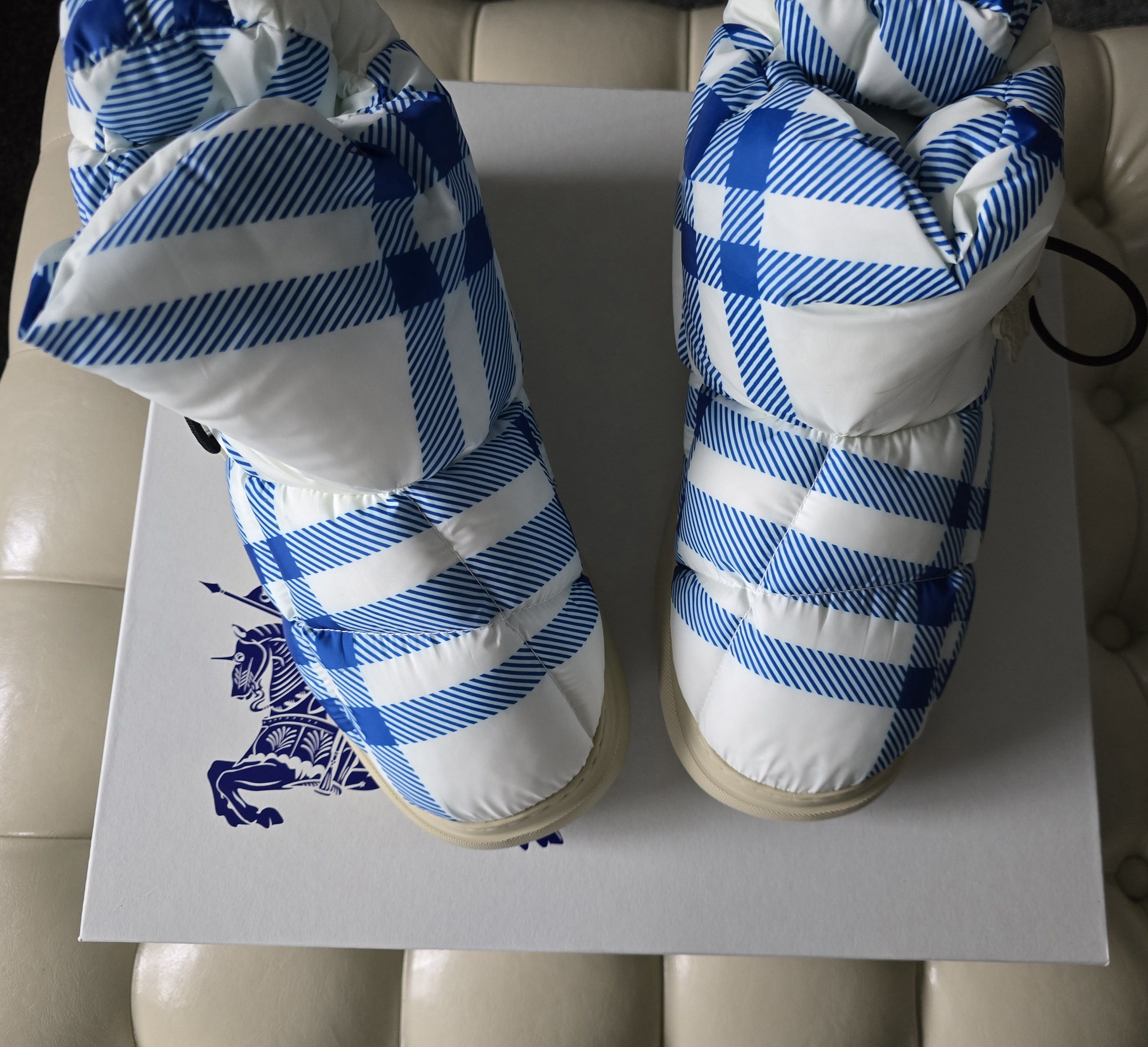 Burberry BURBERRY Checked Padded Ankle Boots White/Blue Size US 8 / EU 41 - 2 Thumbnail