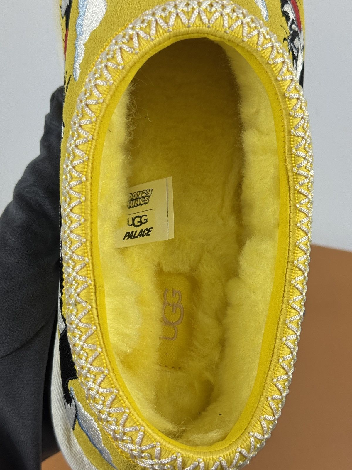 Palace × Ugg LOONEY TUNES UGGS Size US 10 / EU 43 - 9 Thumbnail