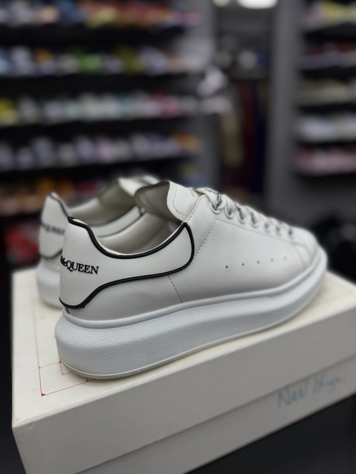 Alexander McQueen Alexander McQueen Women's Oversized Sneakers 38.5EU/8.5US Size US 8.5 / IT 38.5 - 3 Thumbnail
