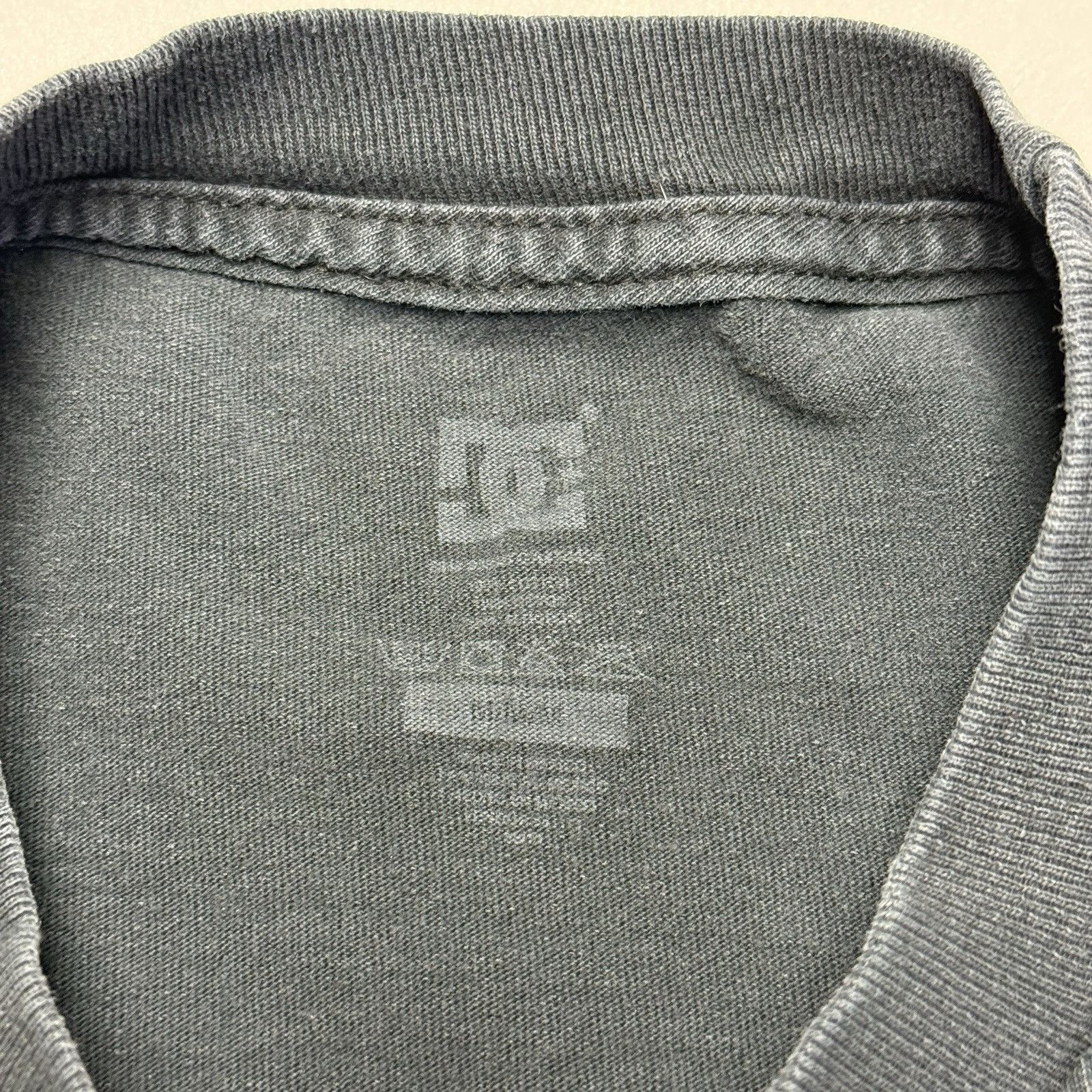 DC DC Shoes T Shirt Mens Medium Faded Black Y2K Skate Size US M / EU 48-50 / 2 - 9 Thumbnail