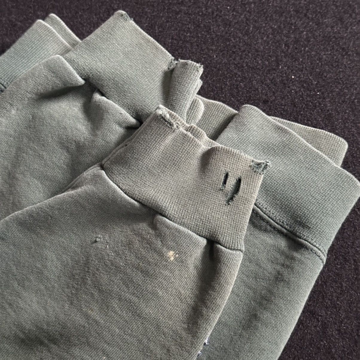 Champion Vintage 00’s Champion Embroidered Thrashed Faded Sweatshirt Size US L / EU 52-54 / 3 - 10 Thumbnail