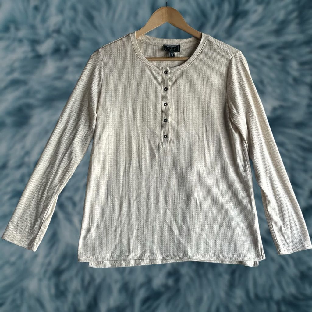 Vintage G.H. BASS & CO. WOMENS MEDIUM CREAM WAFFLE KNIT HENLEY 5 BUTTON LONG SLEEVE TOP Size M / US 6-8 / IT 42-44 - 1 Thumbnail